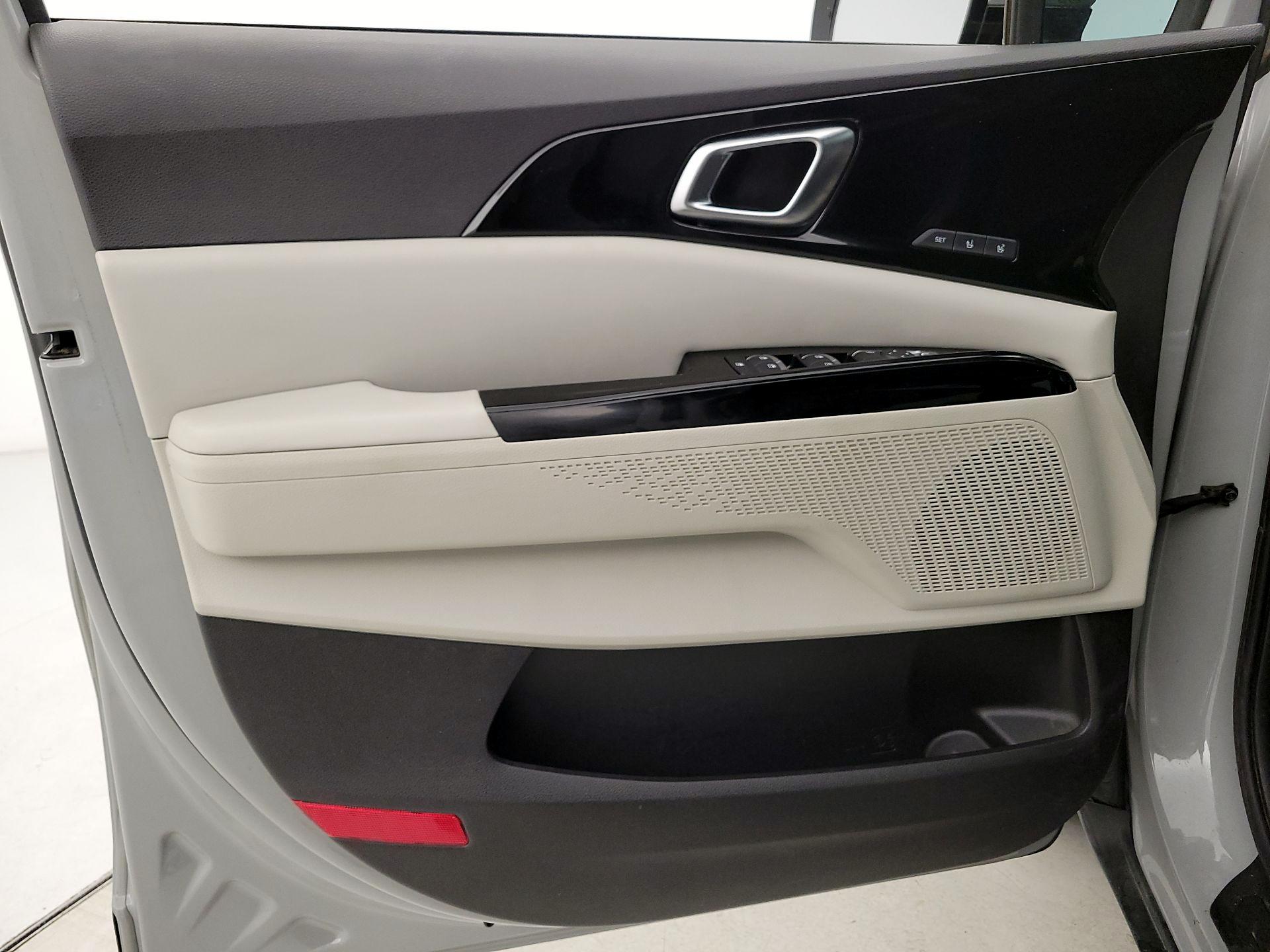 Thumbnail: 2022 Kia Carnival - 12