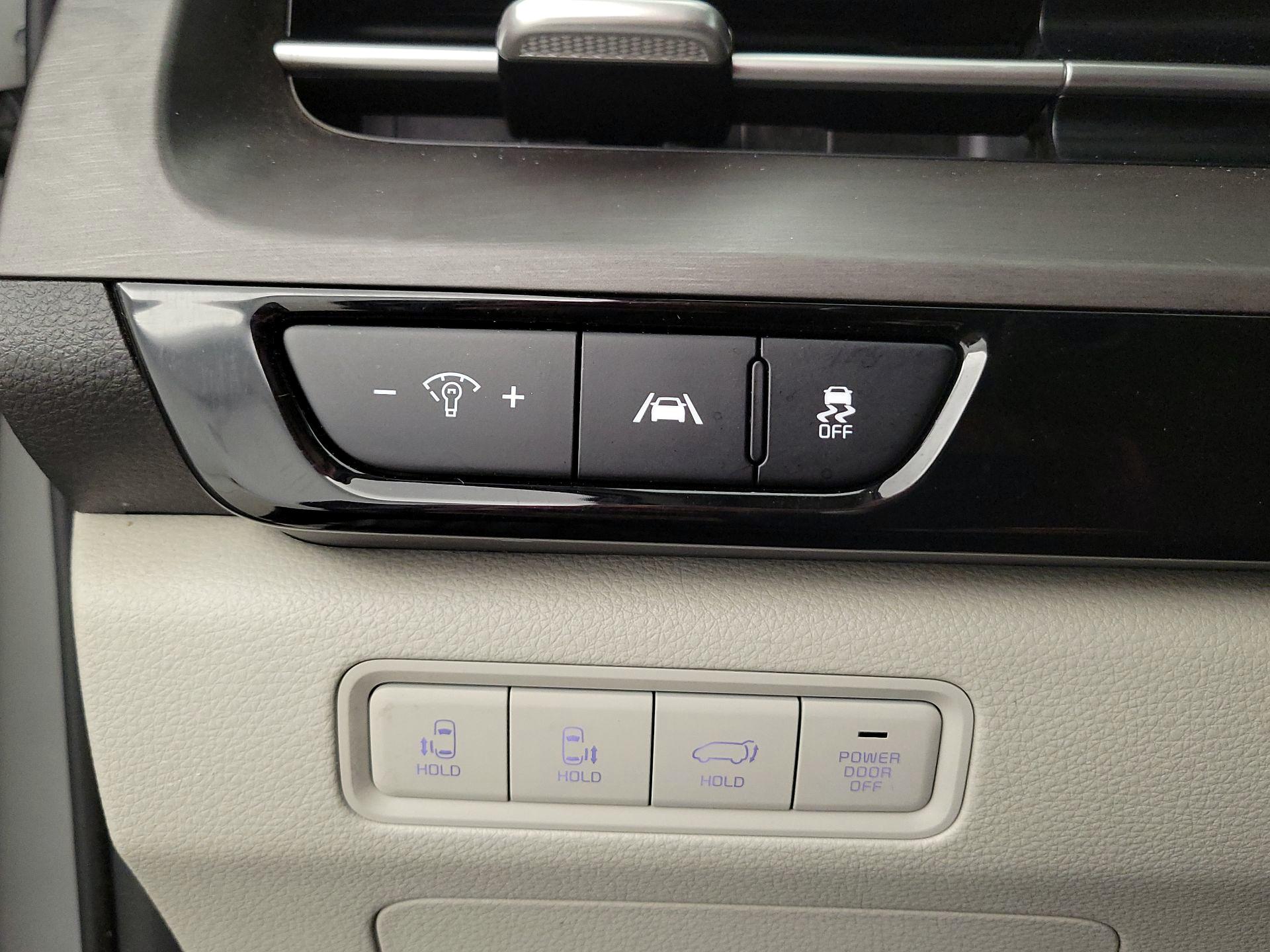 Thumbnail: 2022 Kia Carnival - 13