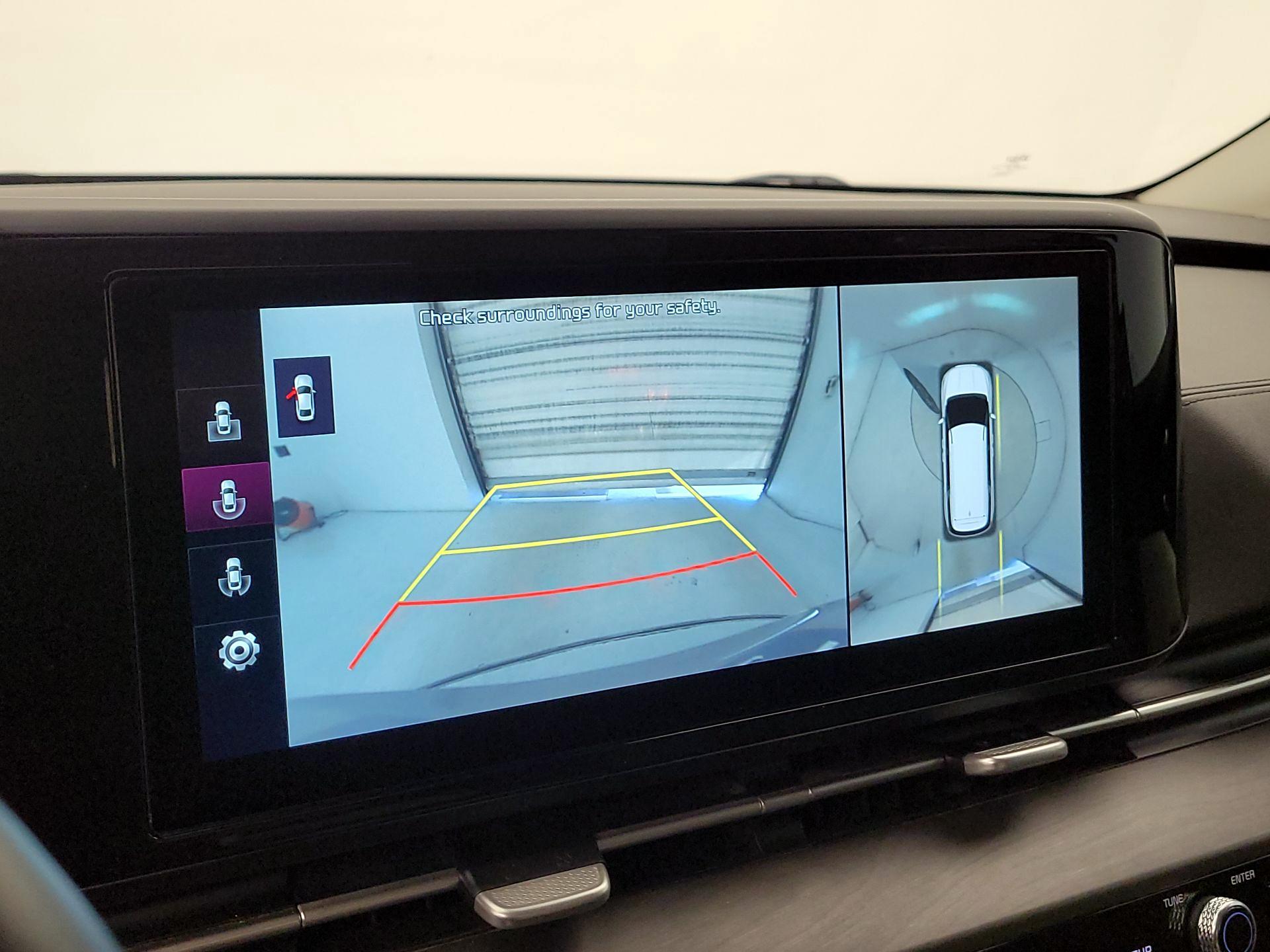 Thumbnail: 2022 Kia Carnival - 15