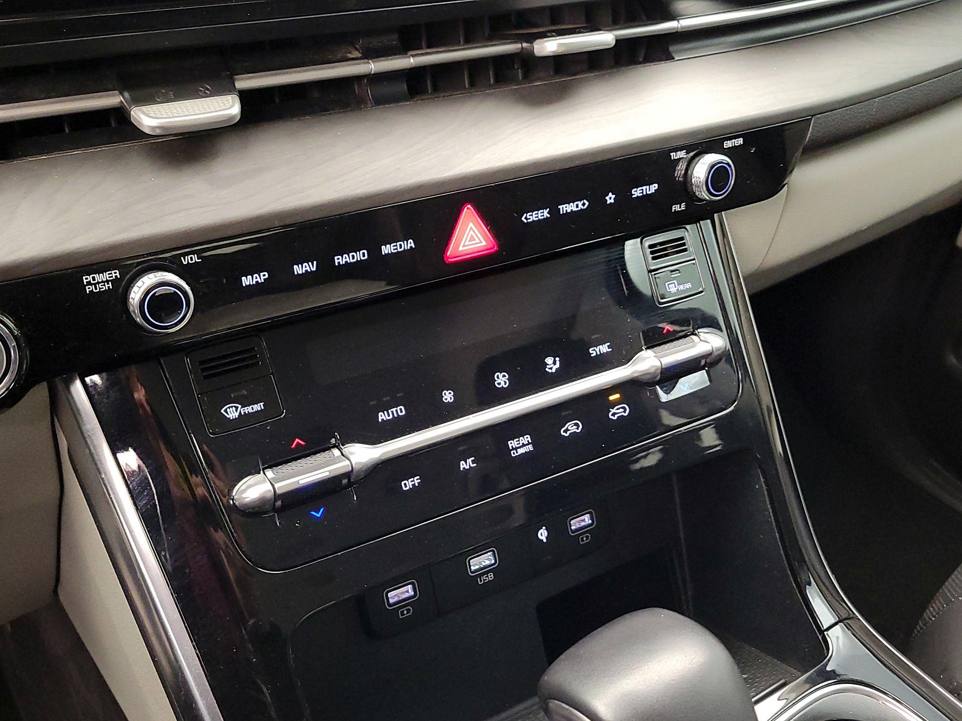 Thumbnail: 2022 Kia Carnival - 17