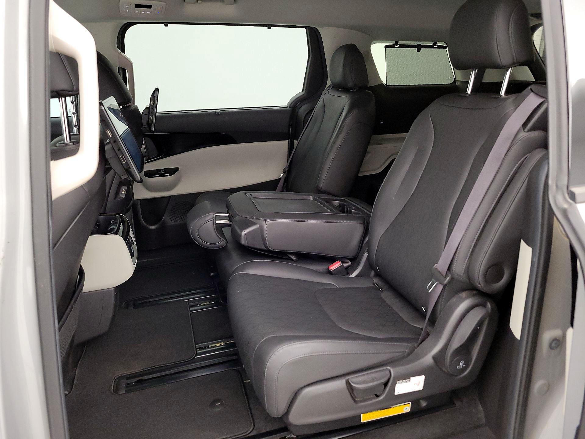 Thumbnail: 2022 Kia Carnival - 20