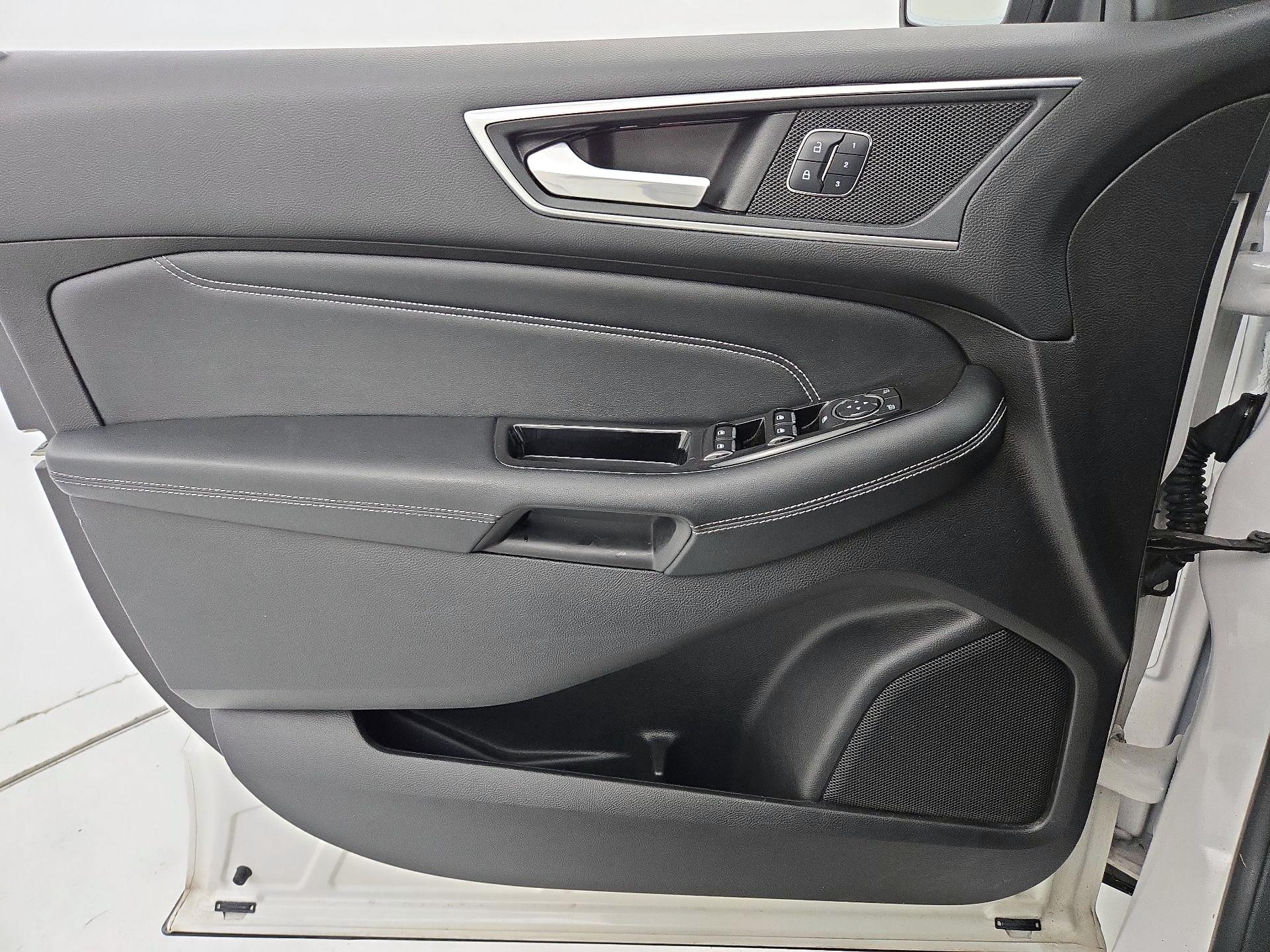 Thumbnail: 2017 Ford Edge - 12