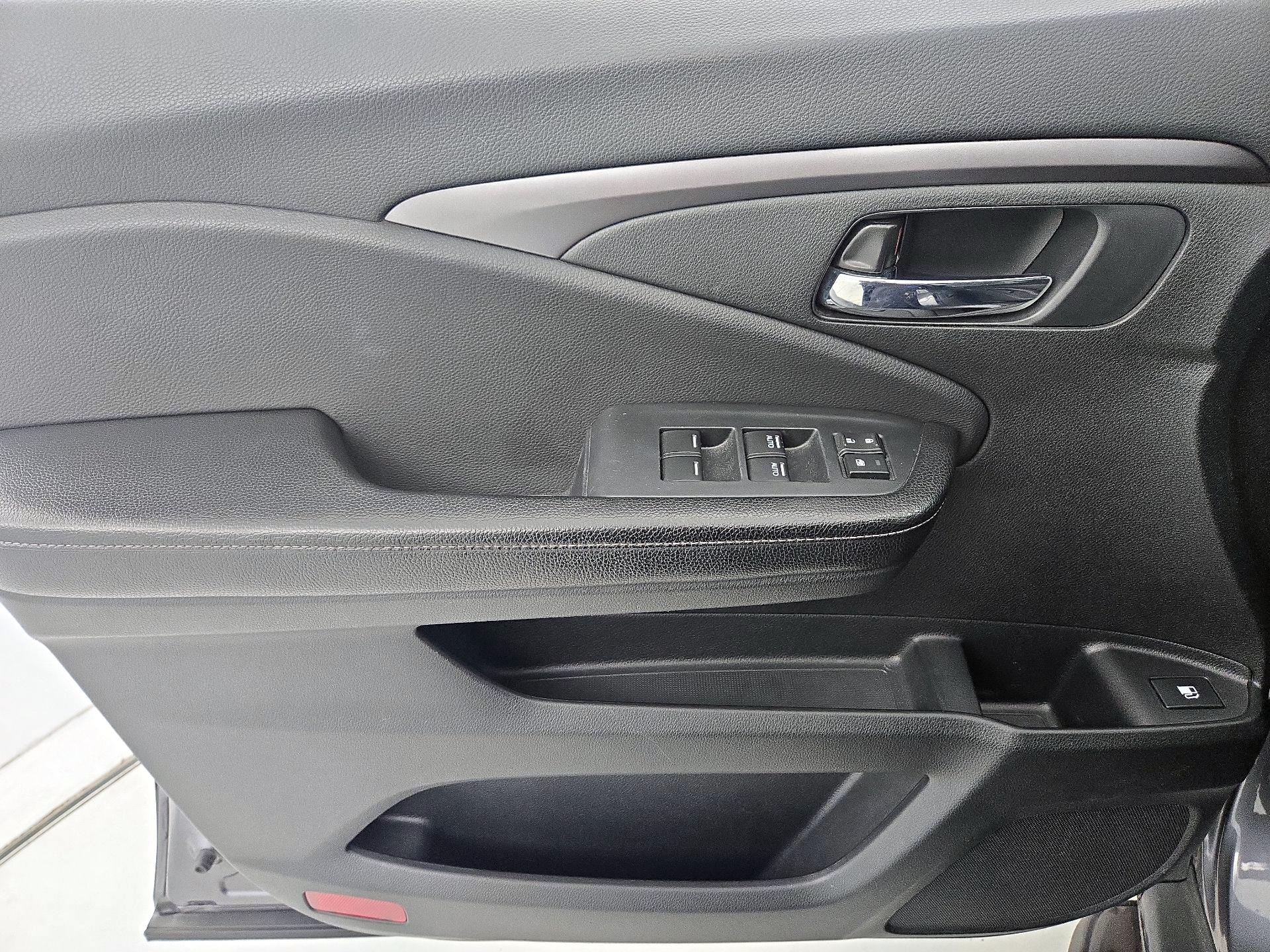 Thumbnail: 2017 Honda Ridgeline - 12