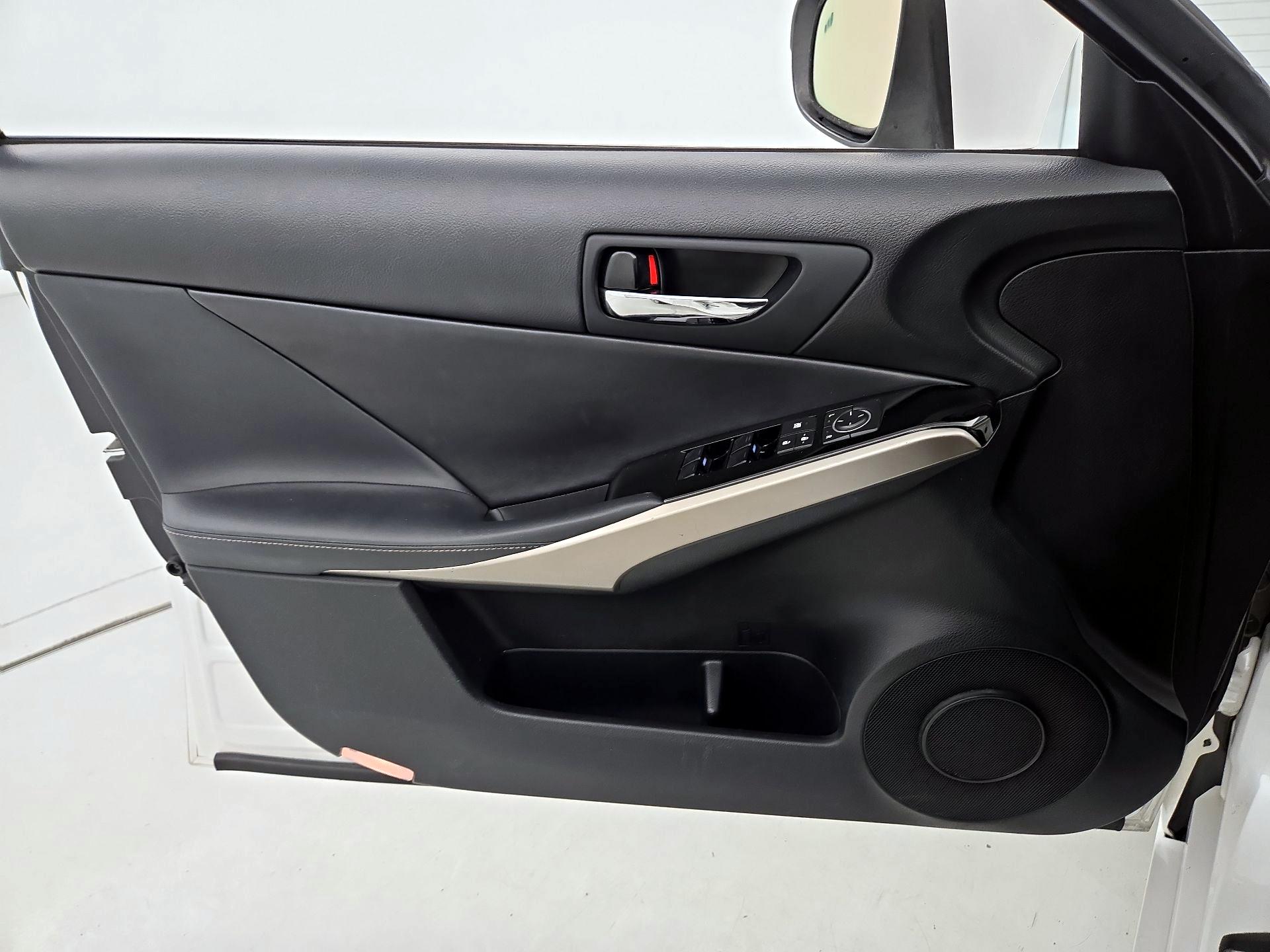 Thumbnail: 2016 Lexus IS - 12