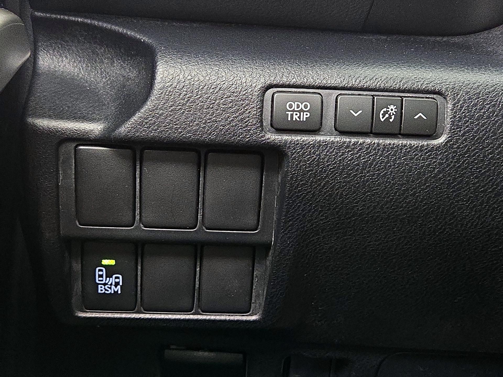 Thumbnail: 2016 Lexus IS - 13