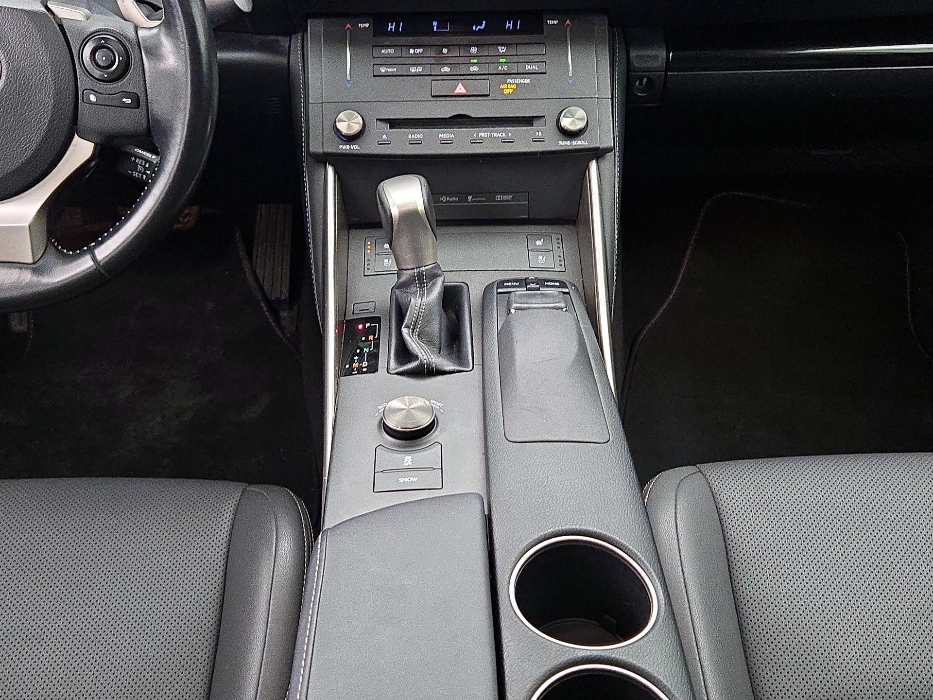 Thumbnail: 2016 Lexus IS - 18