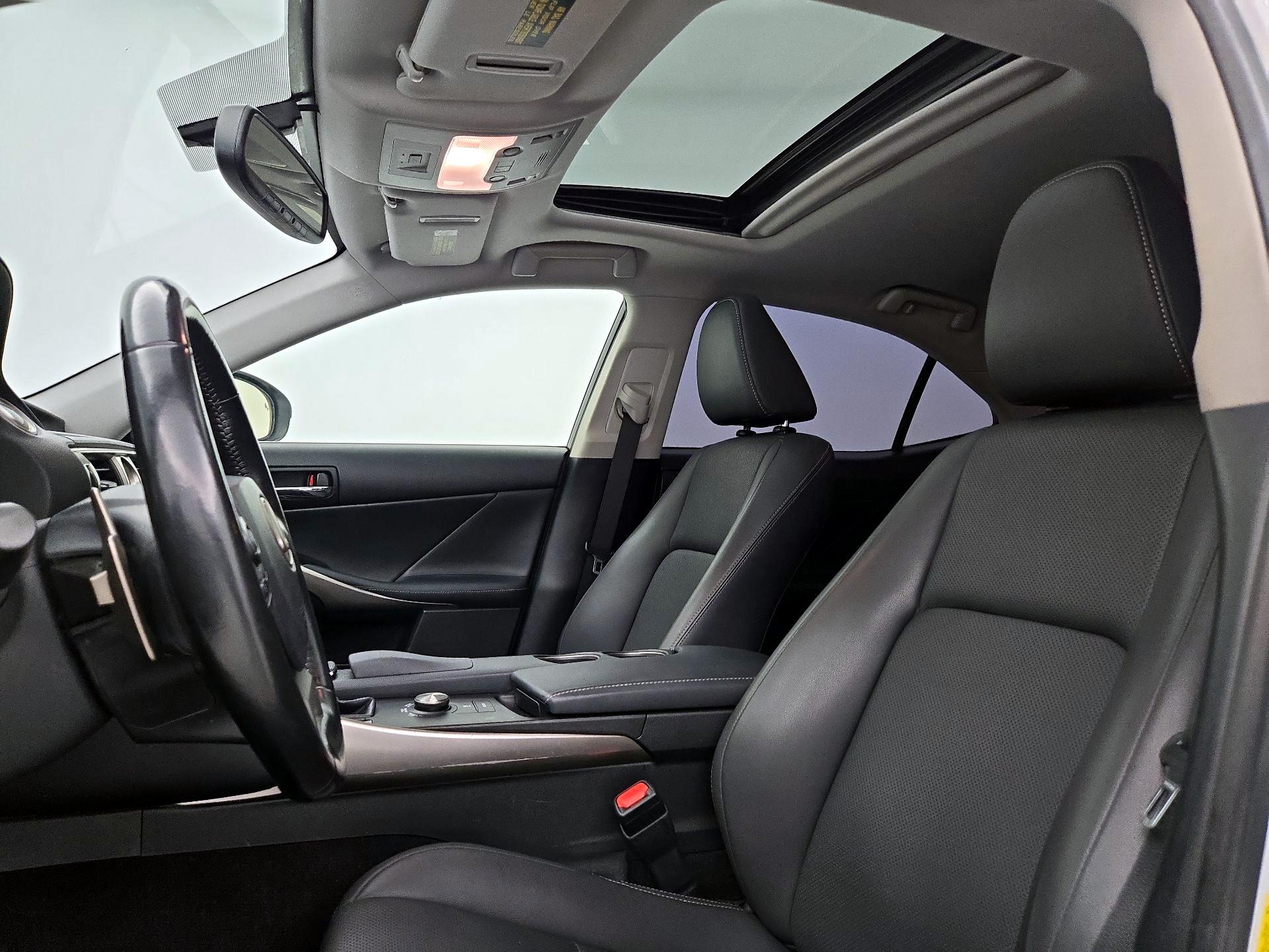 Thumbnail: 2016 Lexus IS - 20