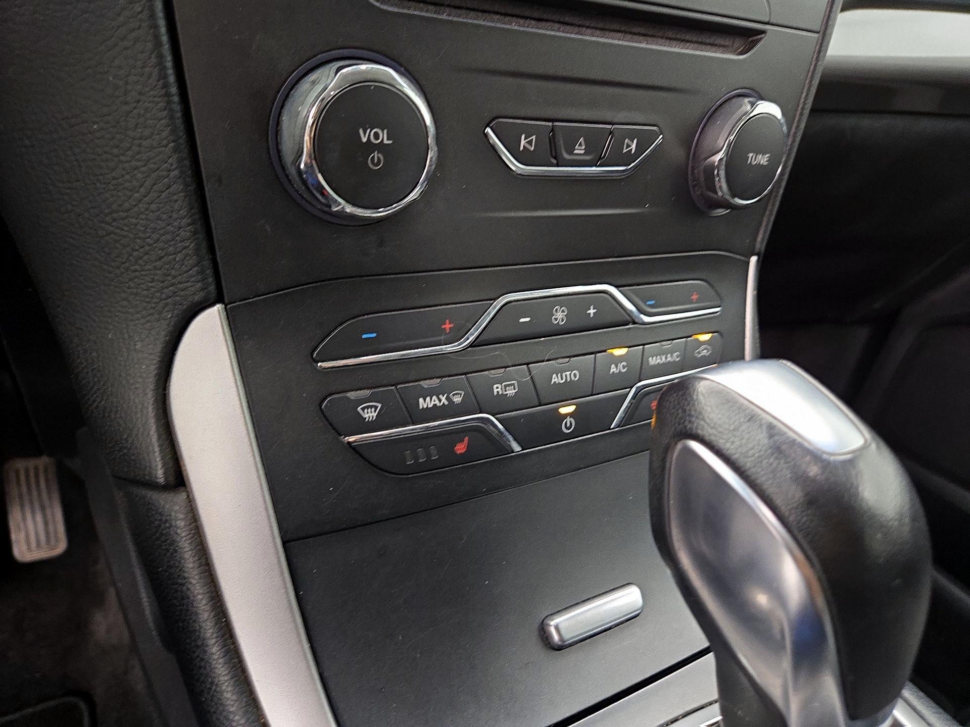 Thumbnail: 2018 Ford Edge - 17