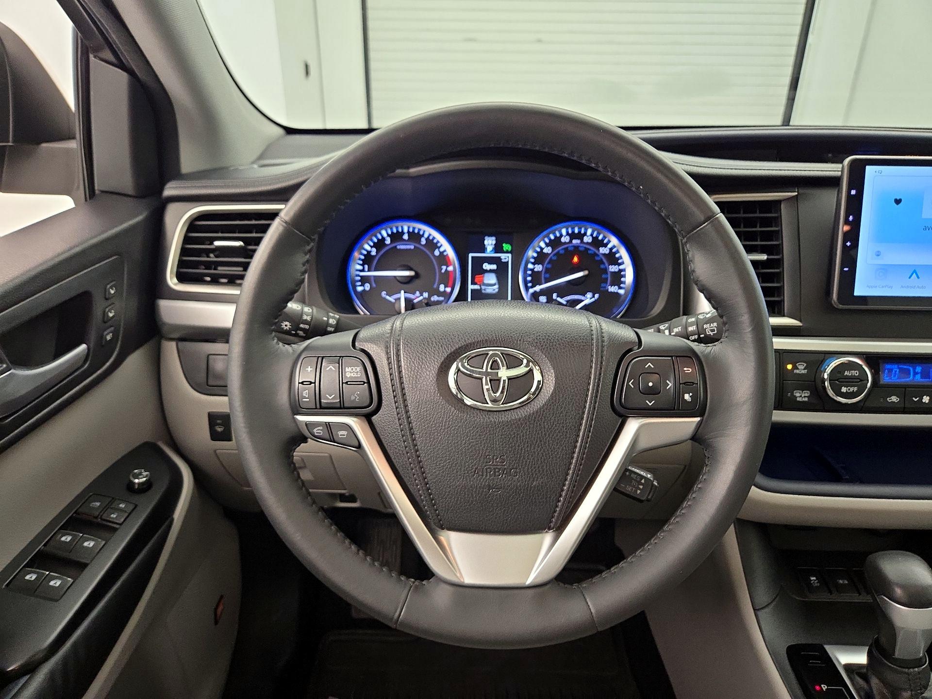 Thumbnail: 2014 Toyota Highlander - 10