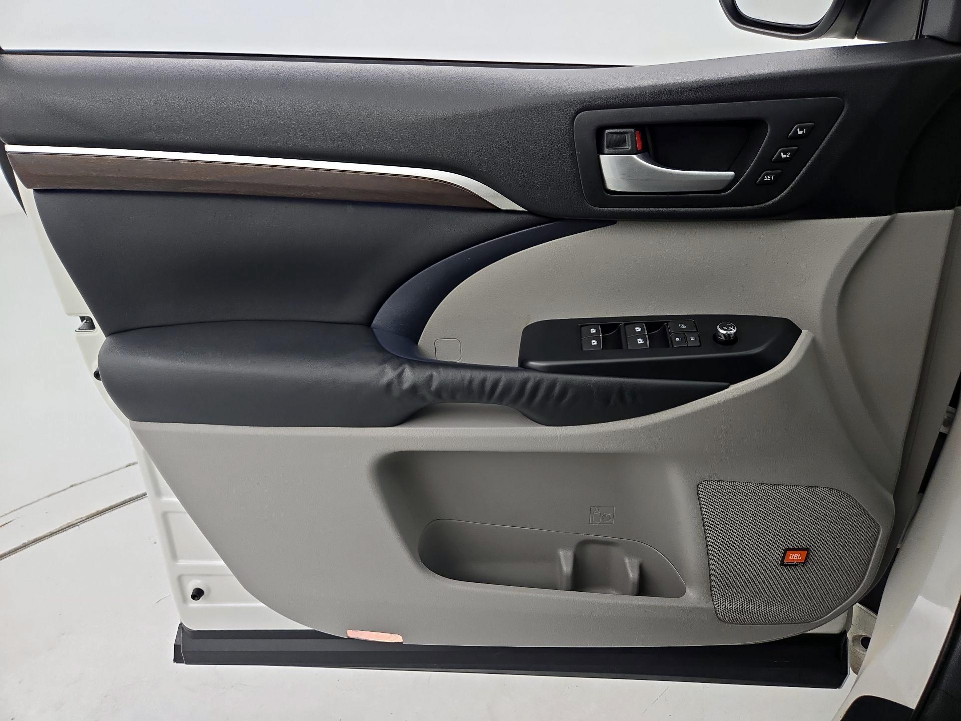 Thumbnail: 2014 Toyota Highlander - 12