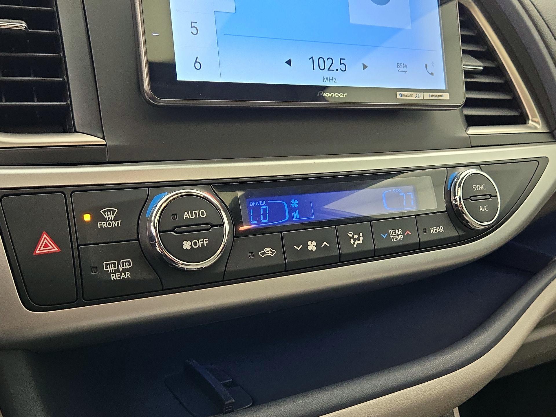 Thumbnail: 2014 Toyota Highlander - 16