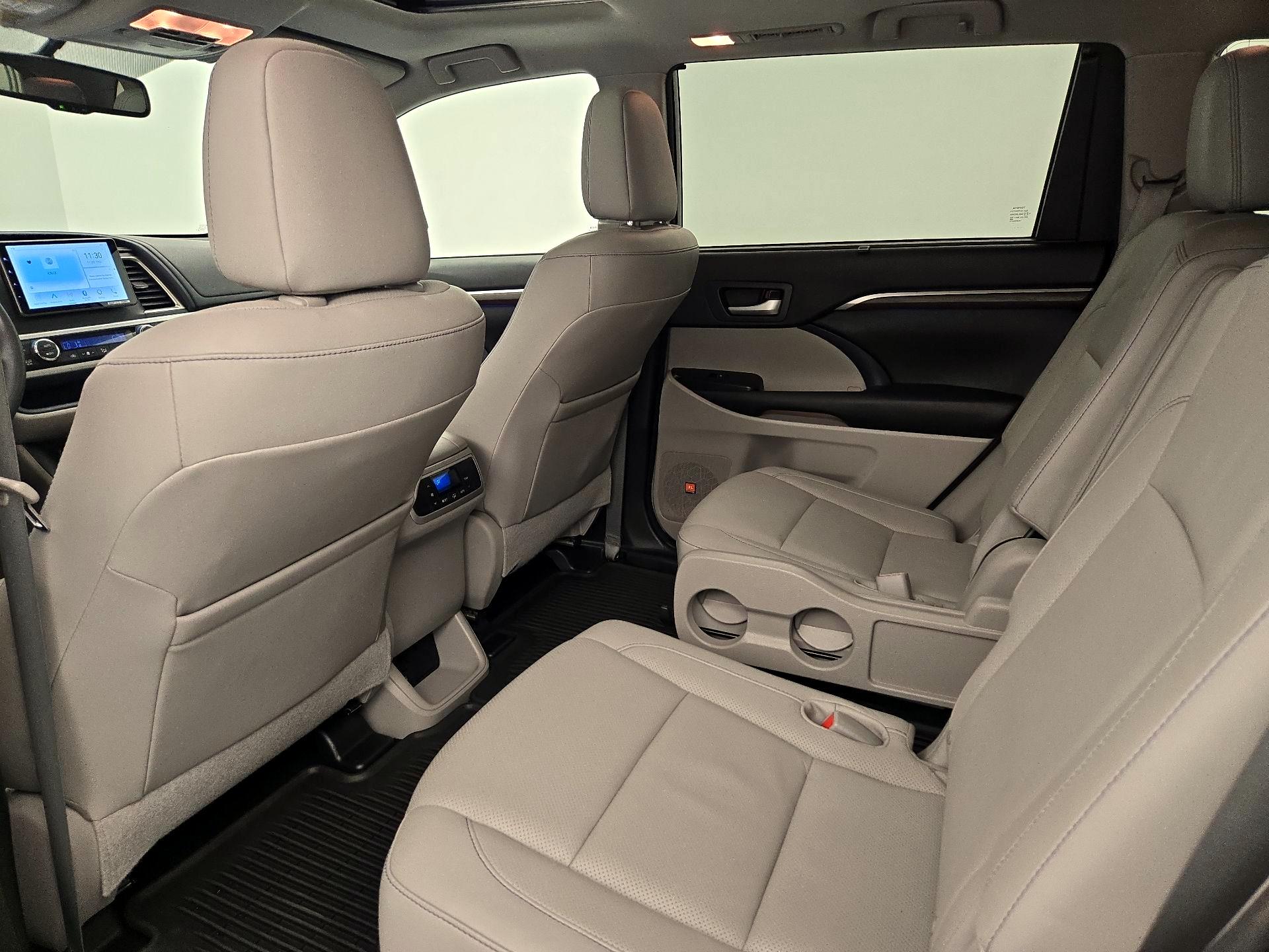 Thumbnail: 2014 Toyota Highlander - 20