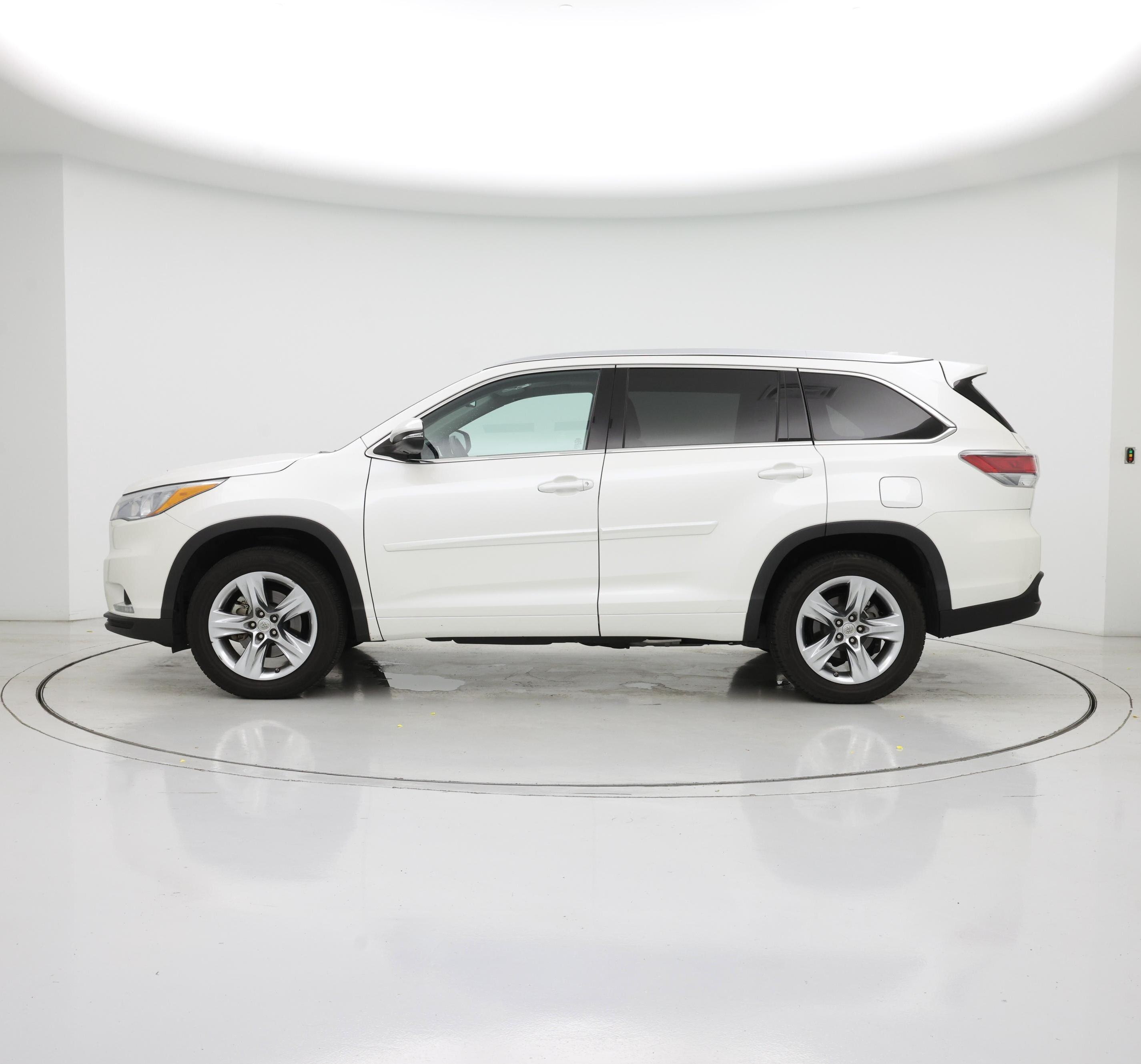 Thumbnail: 2014 Toyota Highlander - 3