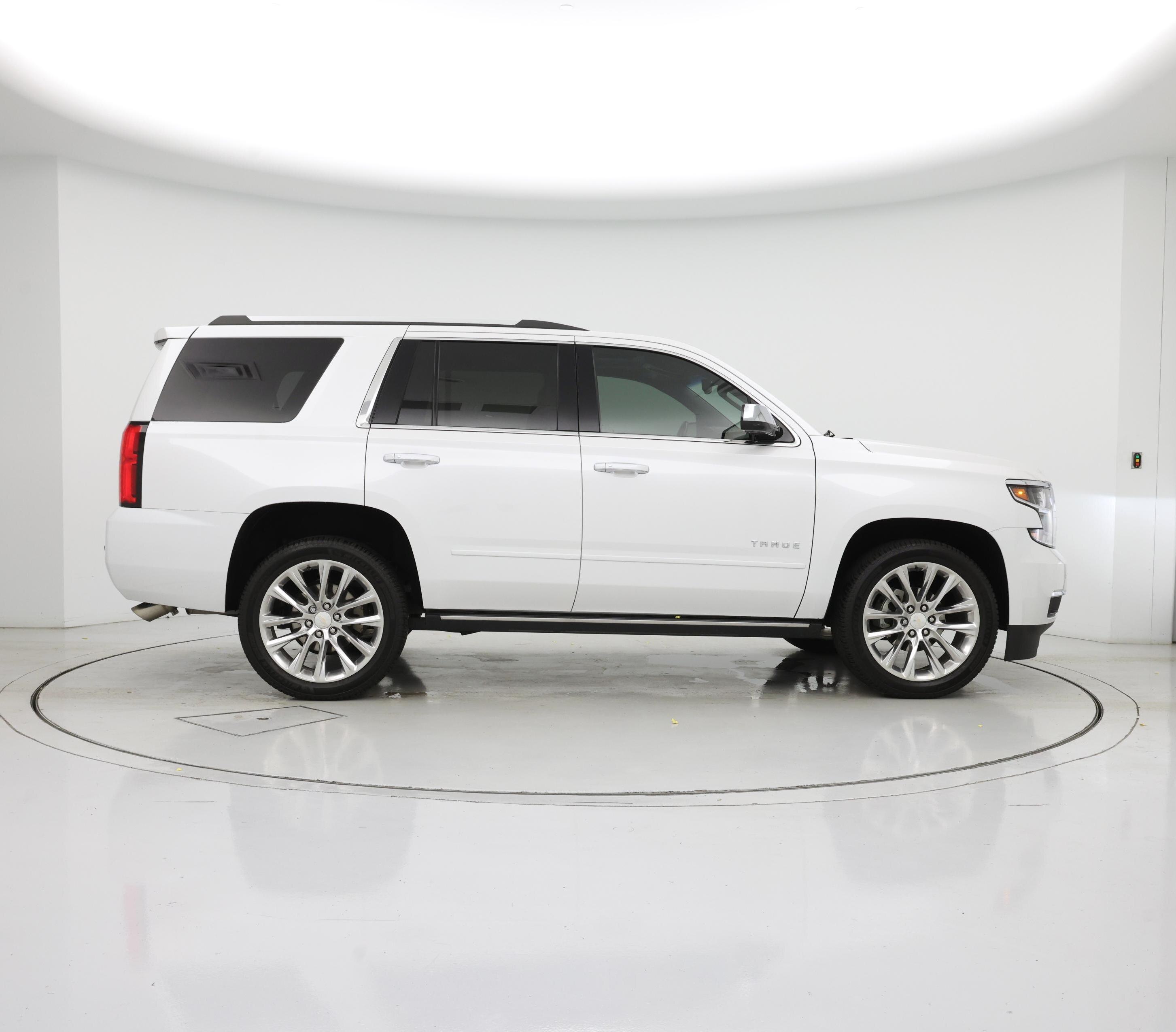 Thumbnail: 2019 Chevrolet Tahoe - 7