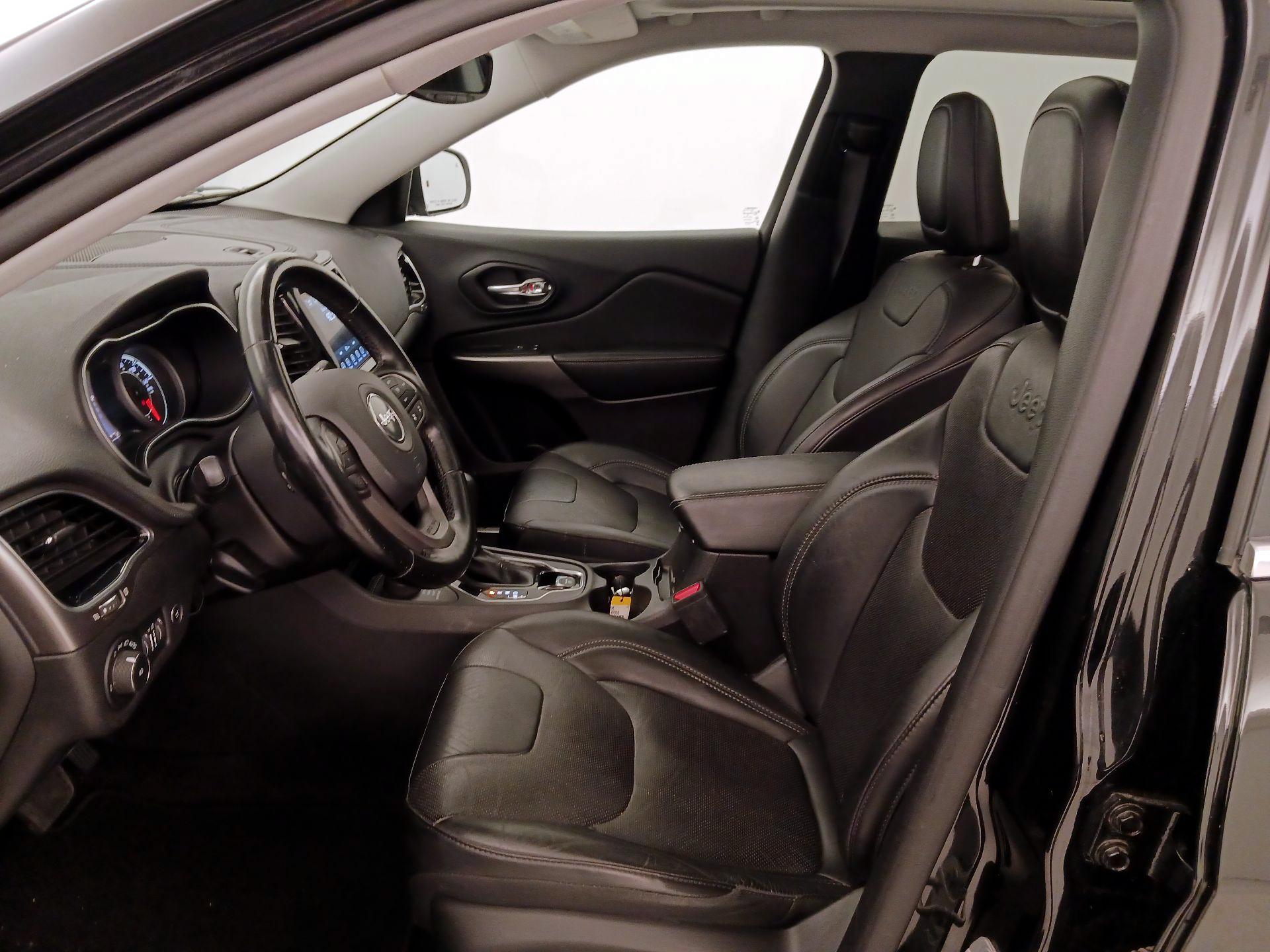 Thumbnail: 2021 Jeep Cherokee - 11