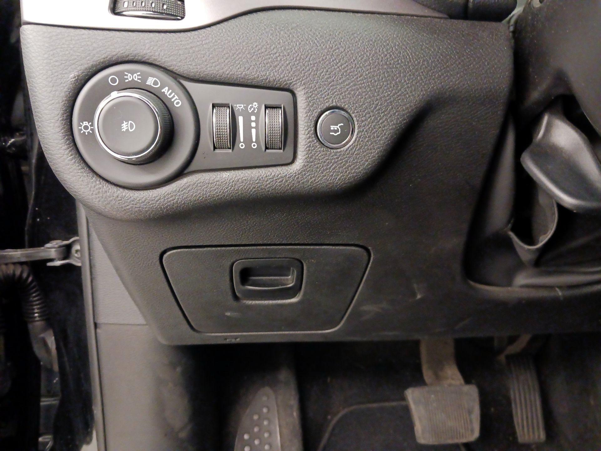 Thumbnail: 2021 Jeep Cherokee - 13