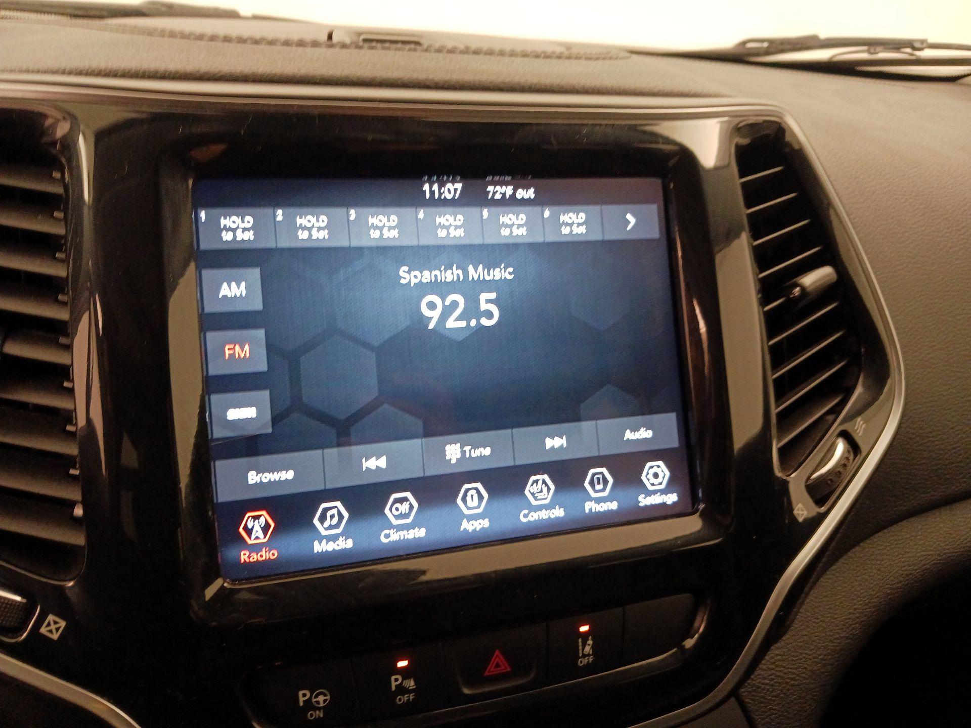 Thumbnail: 2021 Jeep Cherokee - 15