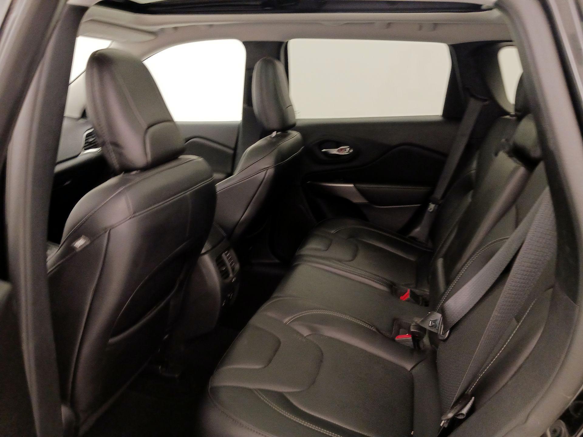 Thumbnail: 2021 Jeep Cherokee - 20