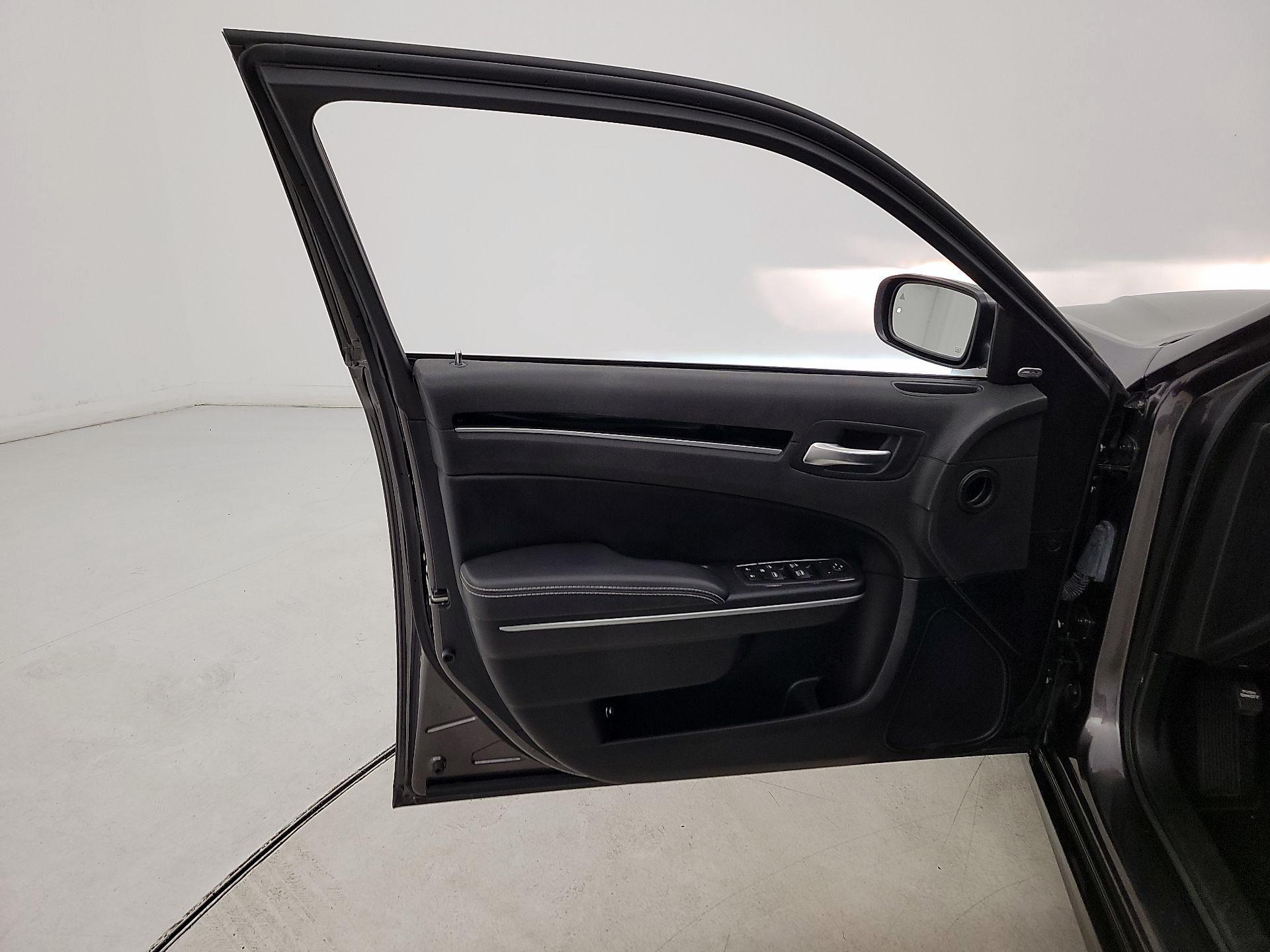 Thumbnail: 2021 Chrysler 300 - 12