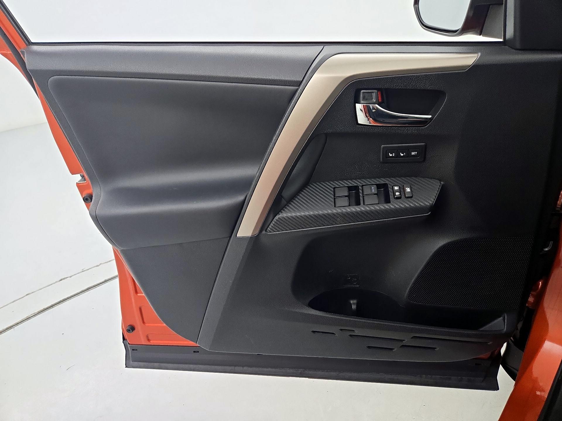 Thumbnail: 2015 Toyota RAV4 - 12