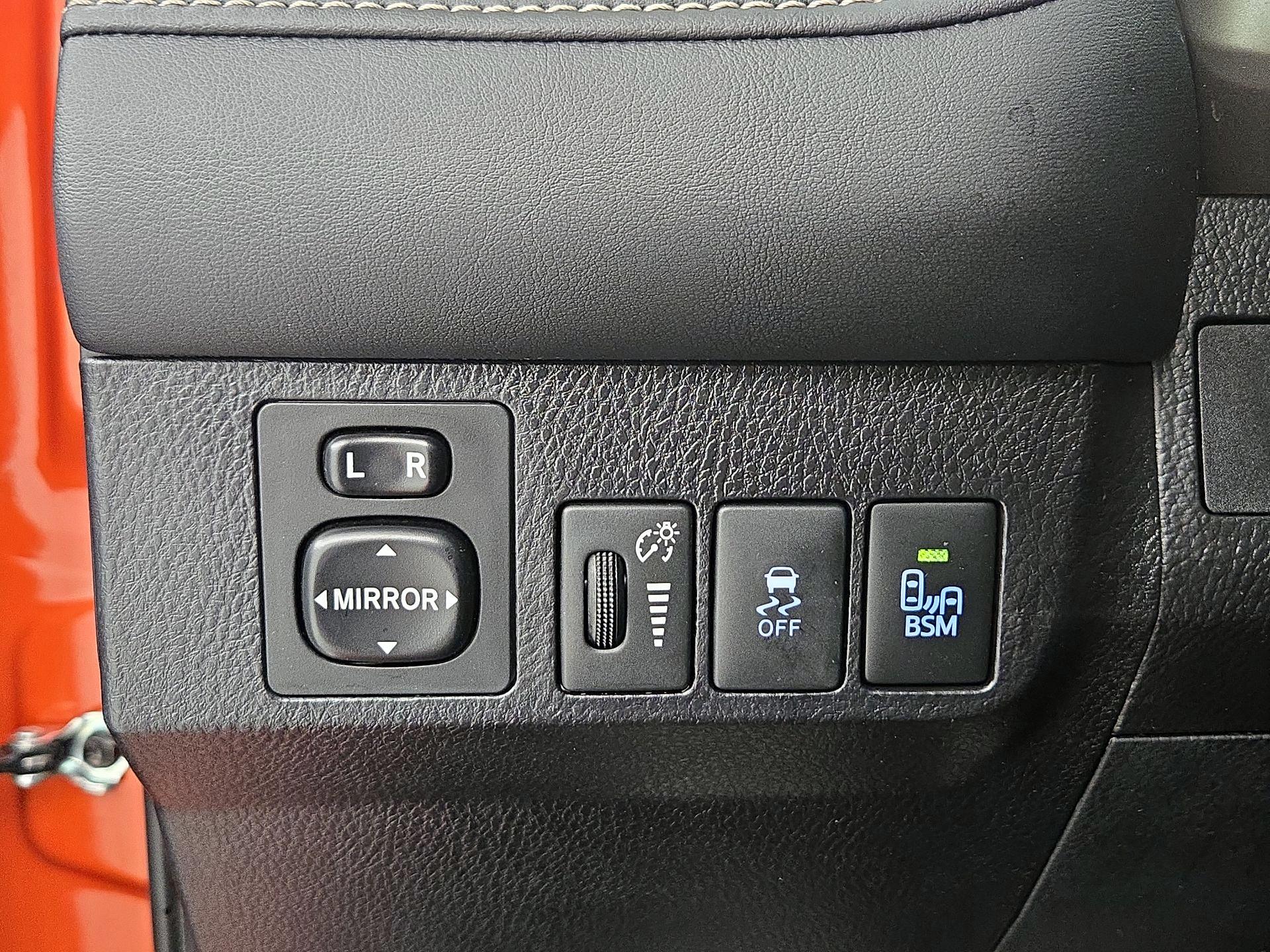 Thumbnail: 2015 Toyota RAV4 - 13