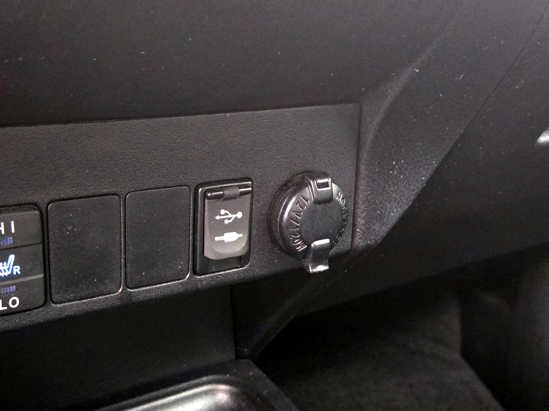 Thumbnail: 2015 Toyota RAV4 - 18