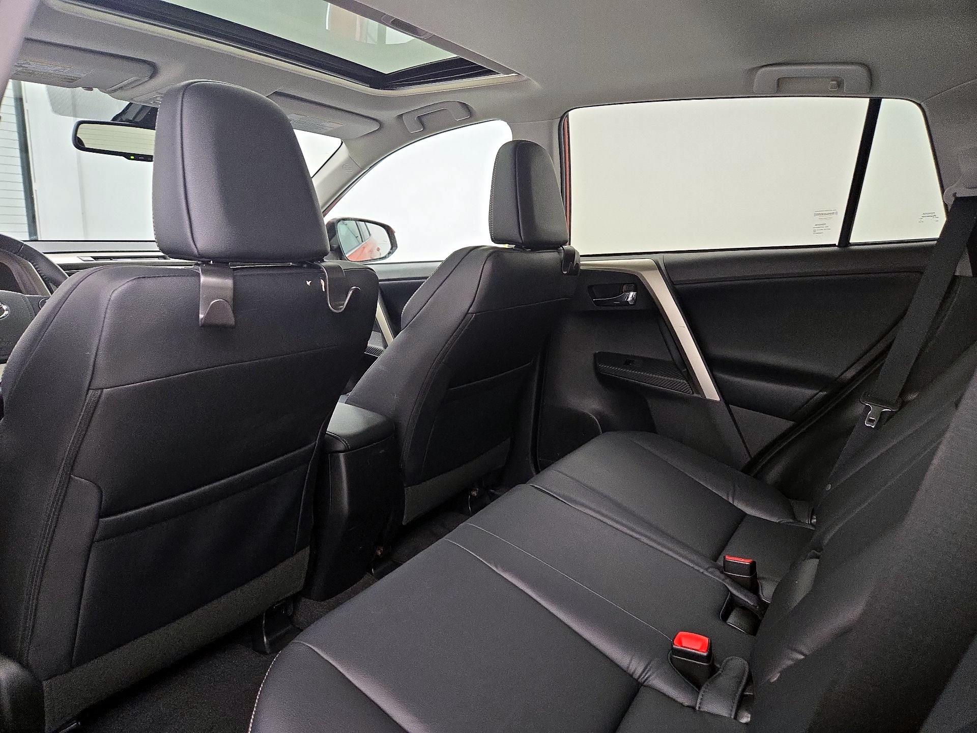 Thumbnail: 2015 Toyota RAV4 - 20