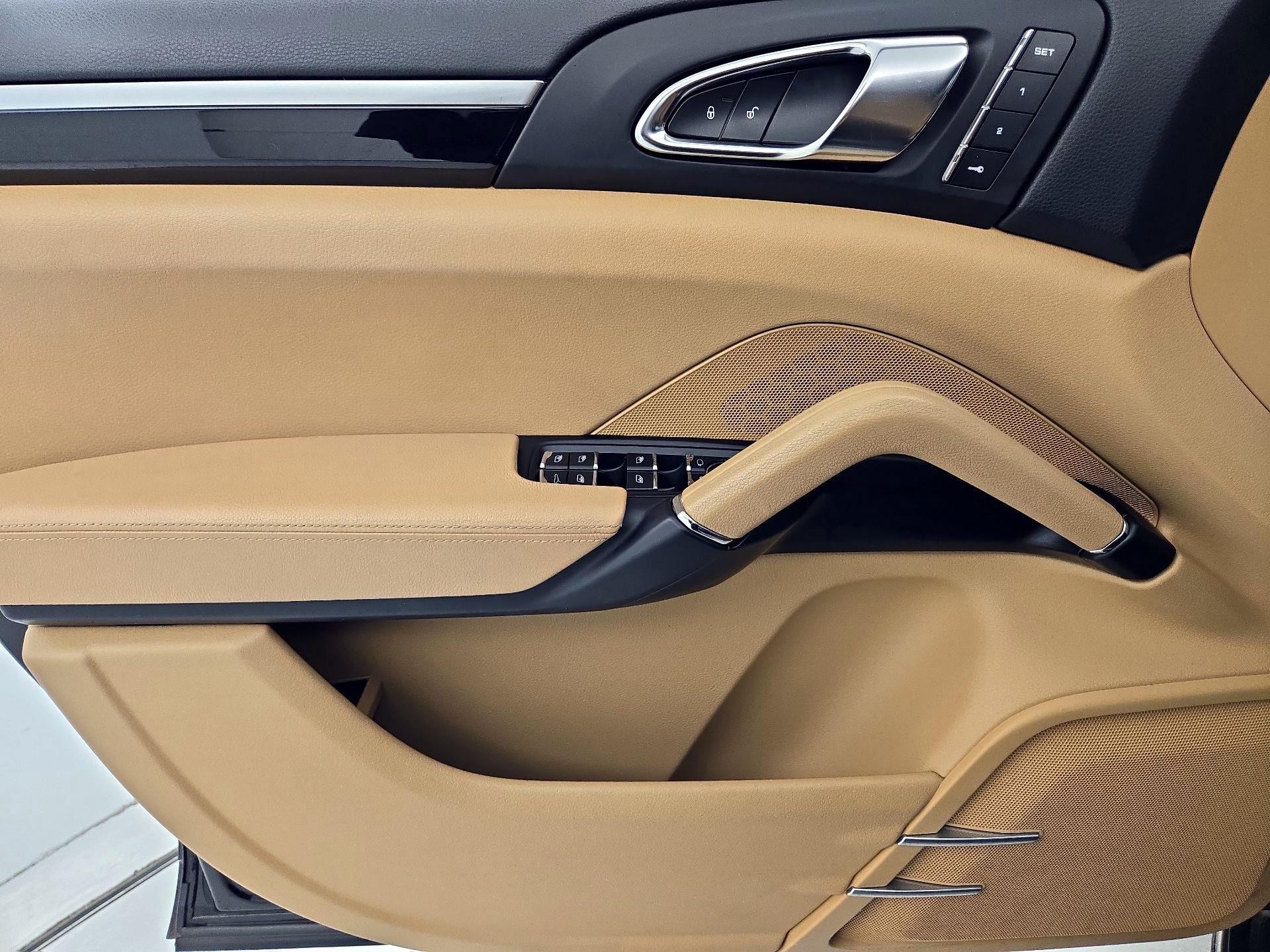 Thumbnail: 2016 Porsche Cayenne - 12