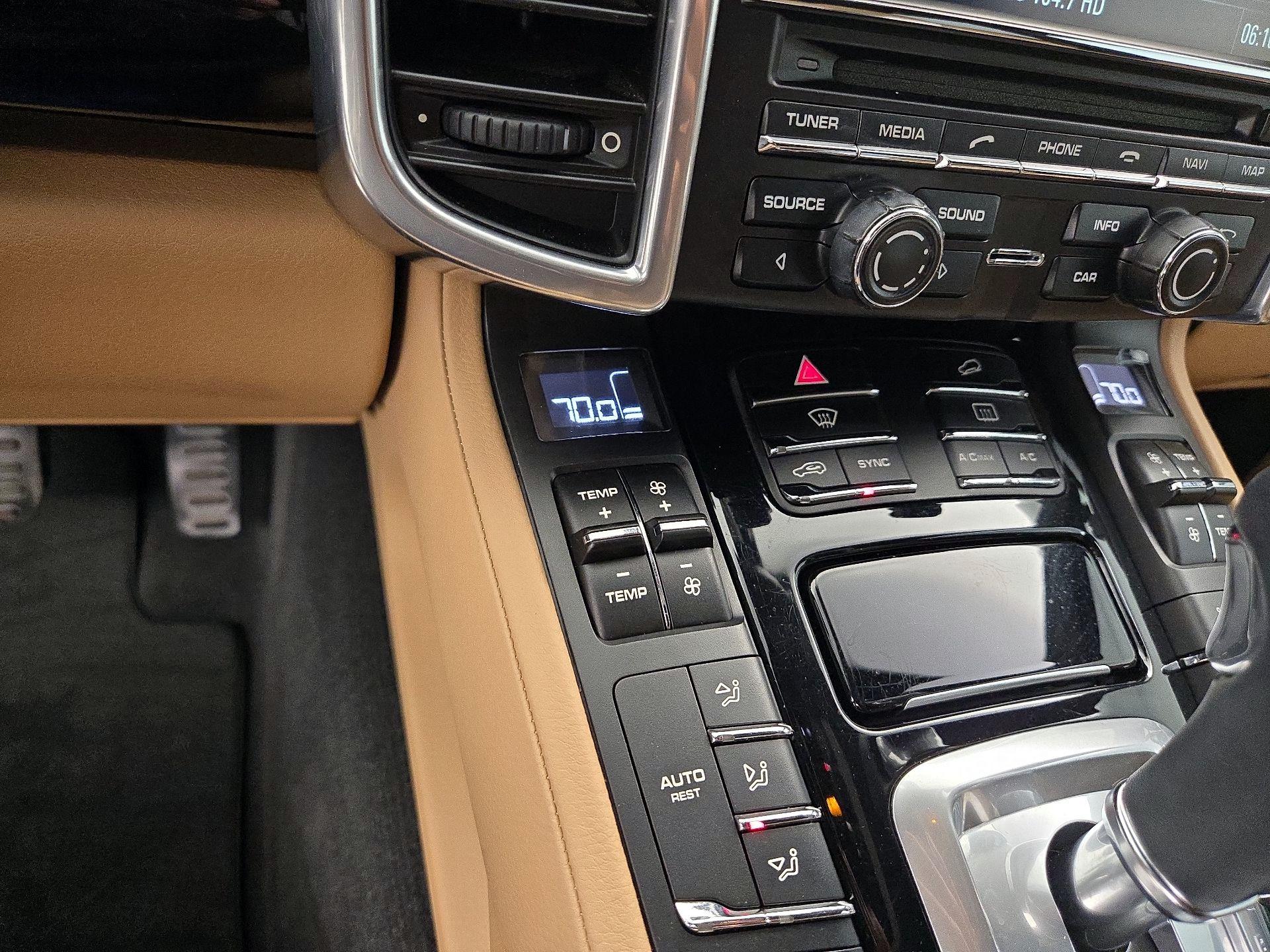 Thumbnail: 2016 Porsche Cayenne - 17