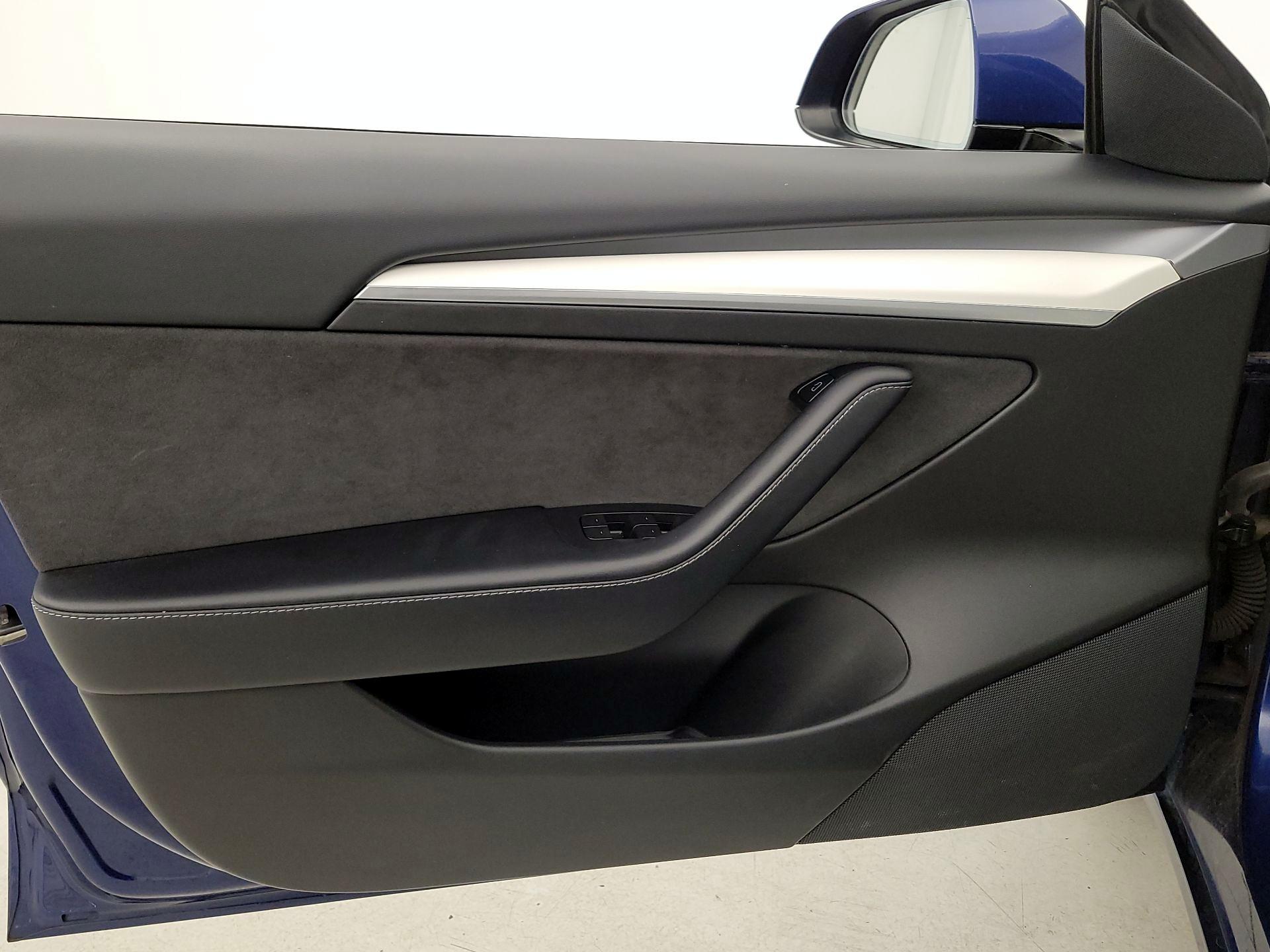 Thumbnail: 2021 Tesla Model 3 - 12