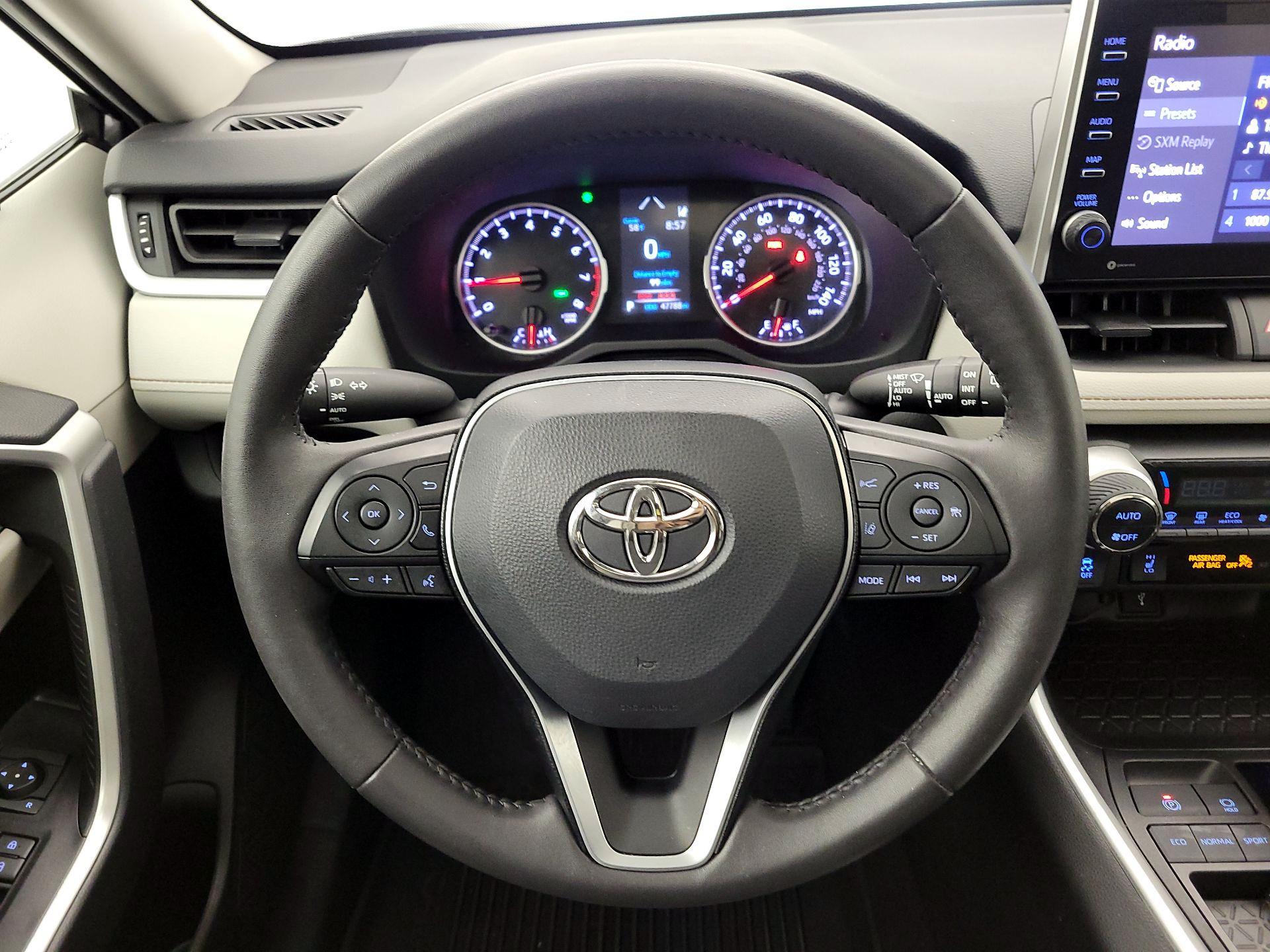 Thumbnail: 2022 Toyota RAV4 - 10