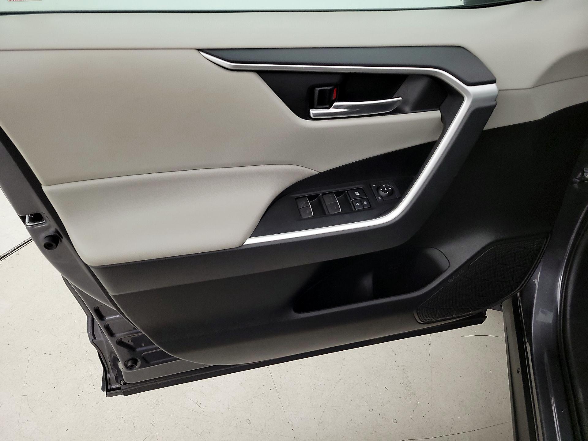 Thumbnail: 2022 Toyota RAV4 - 12