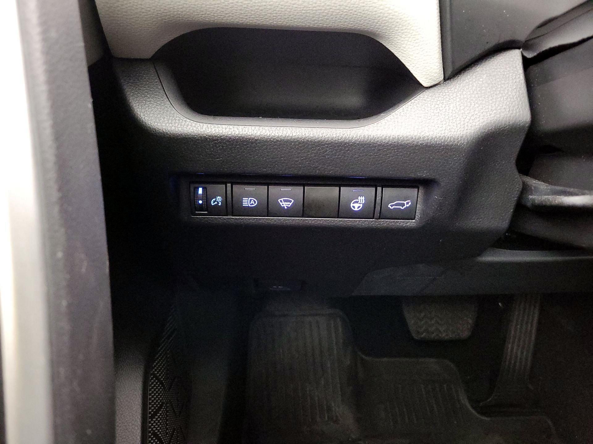 Thumbnail: 2022 Toyota RAV4 - 13