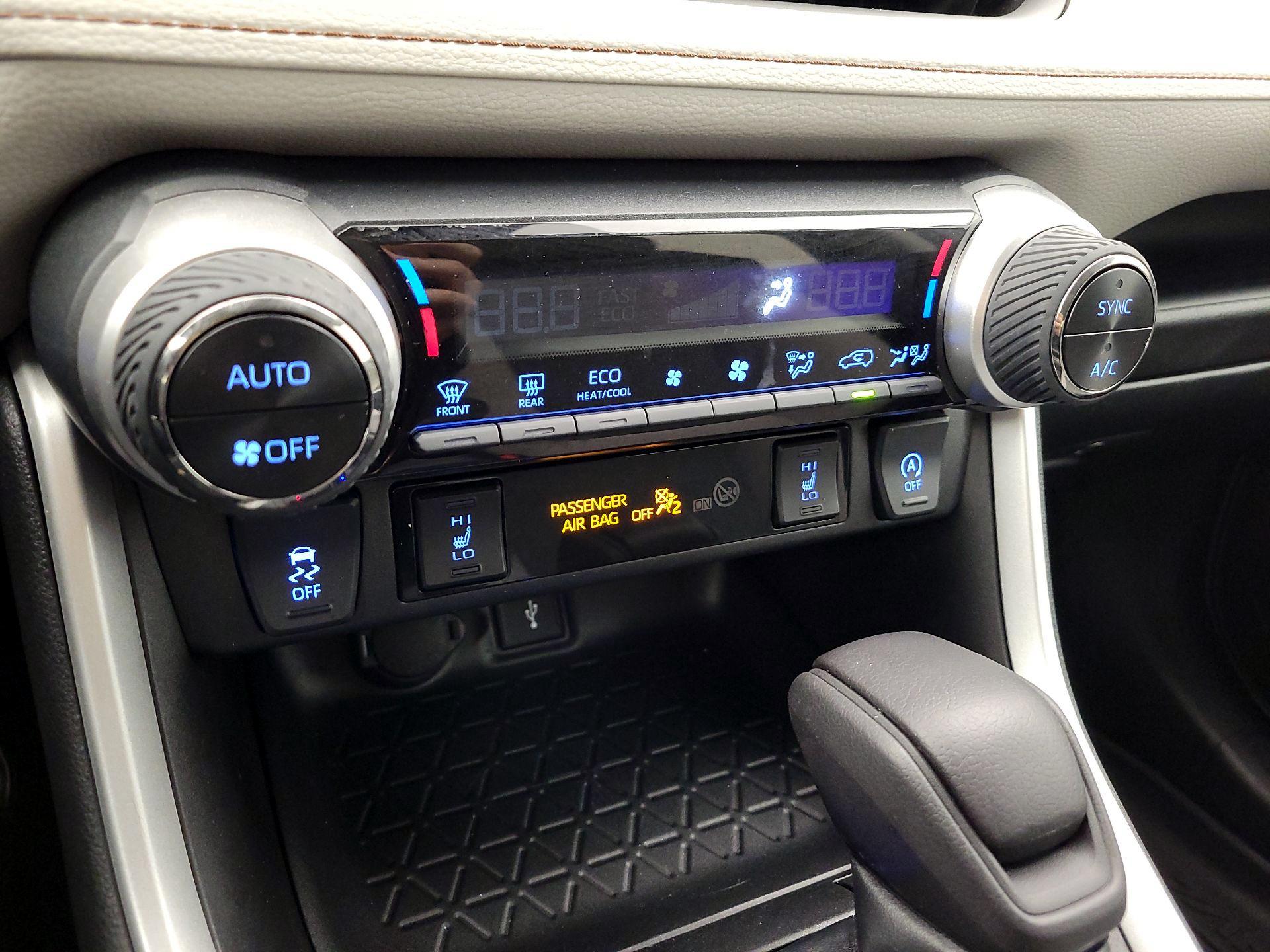 Thumbnail: 2022 Toyota RAV4 - 16