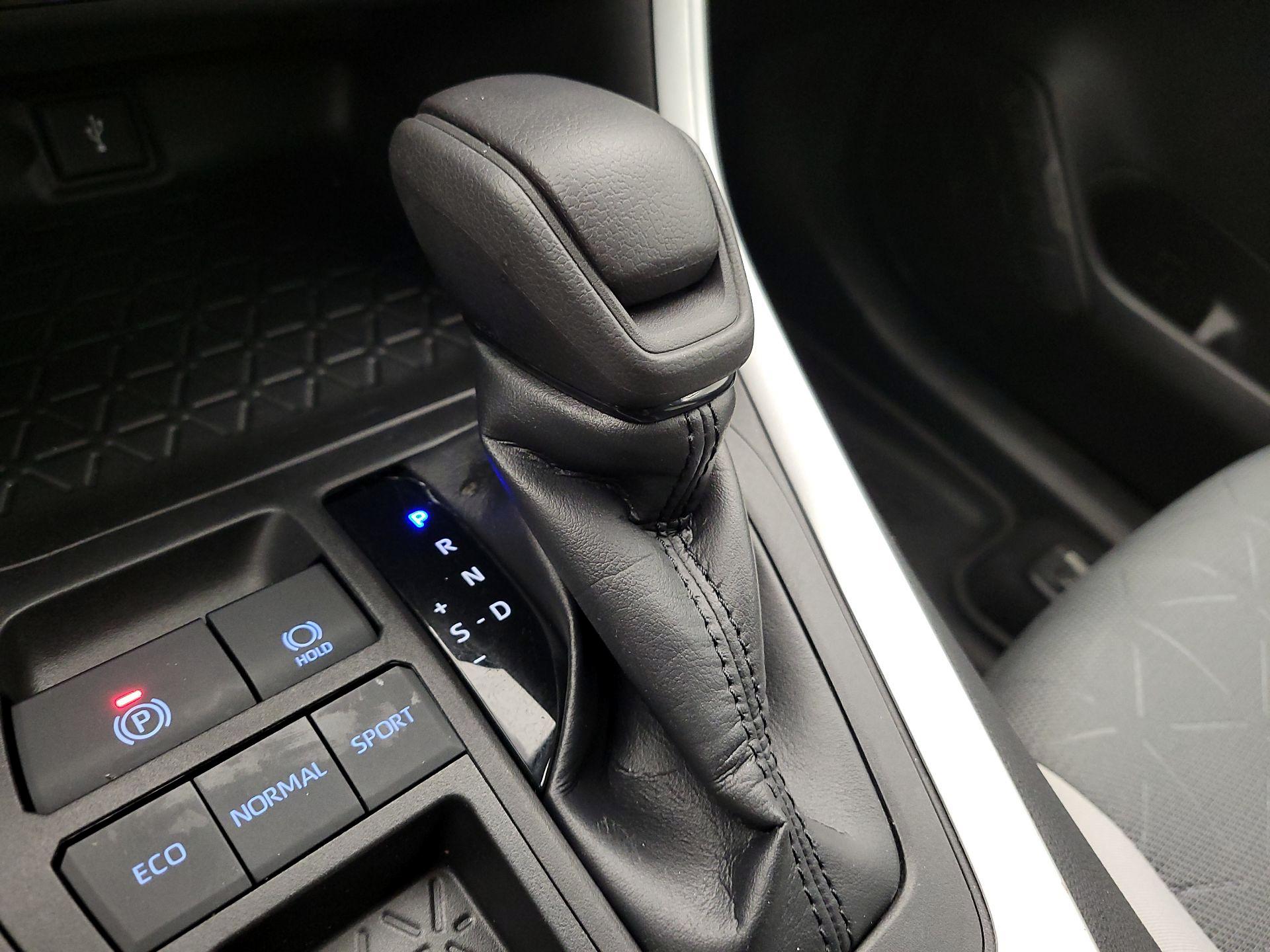 Thumbnail: 2022 Toyota RAV4 - 17