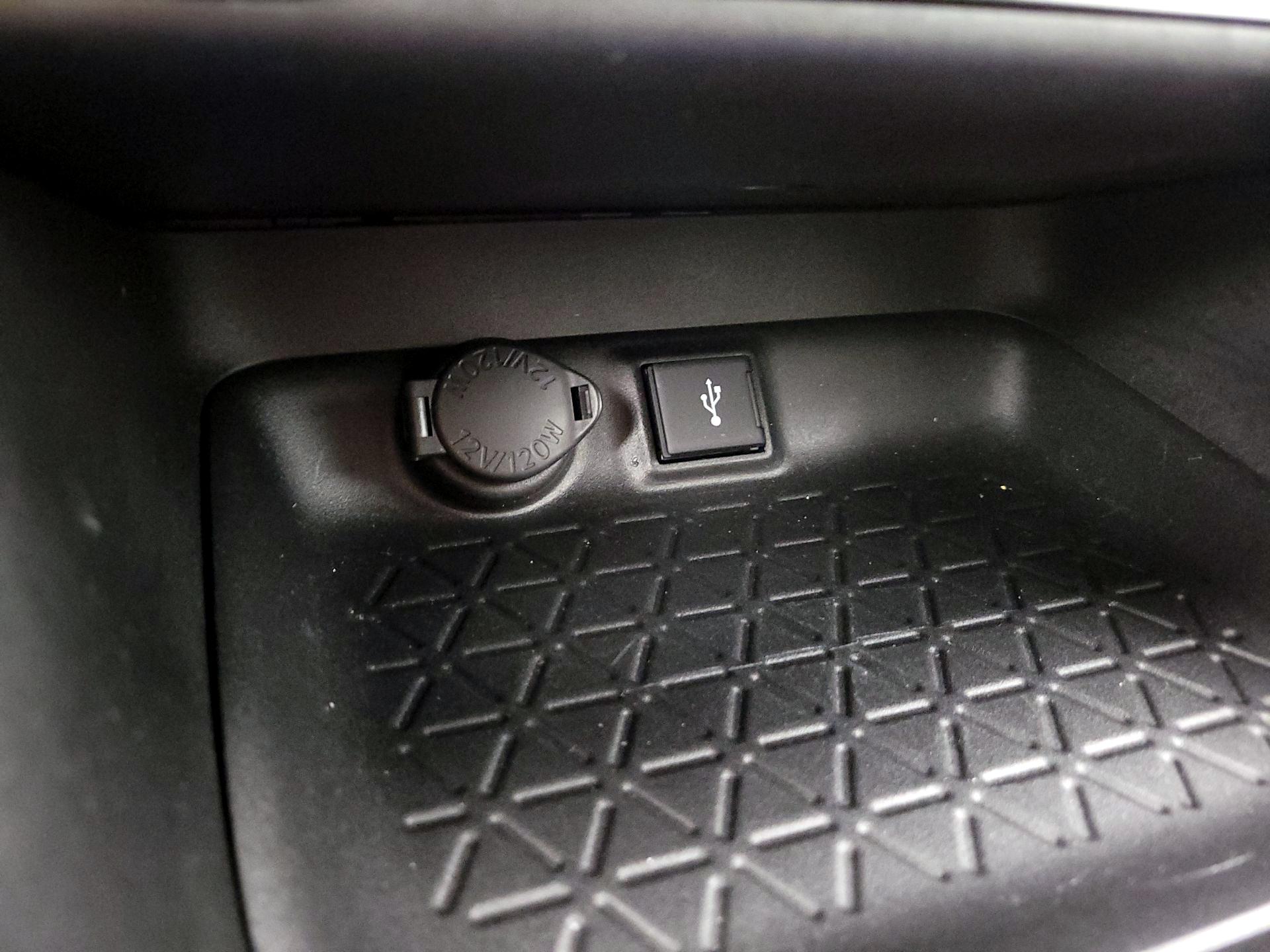 Thumbnail: 2022 Toyota RAV4 - 18