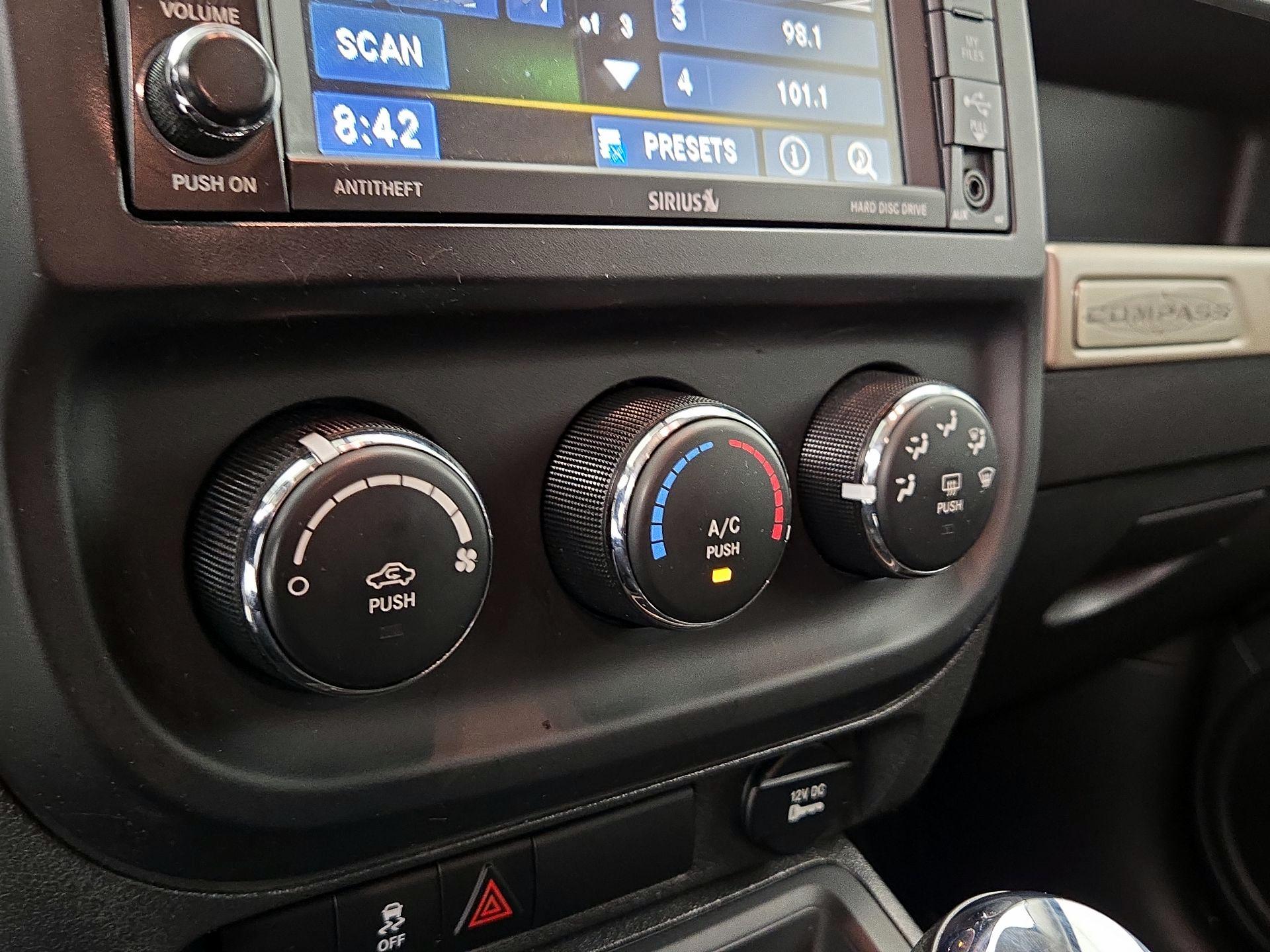 Thumbnail: 2016 Jeep Compass - 14