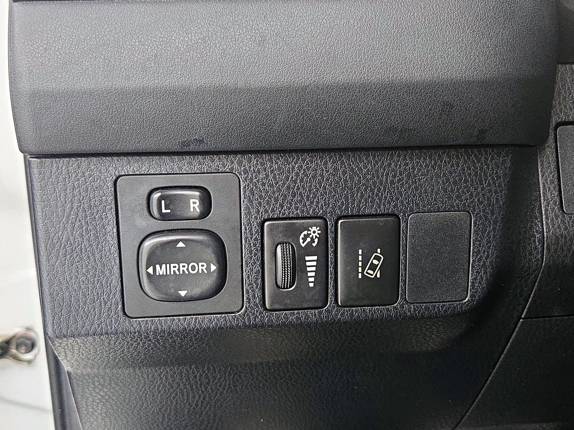 Thumbnail: 2018 Toyota RAV4 - 13