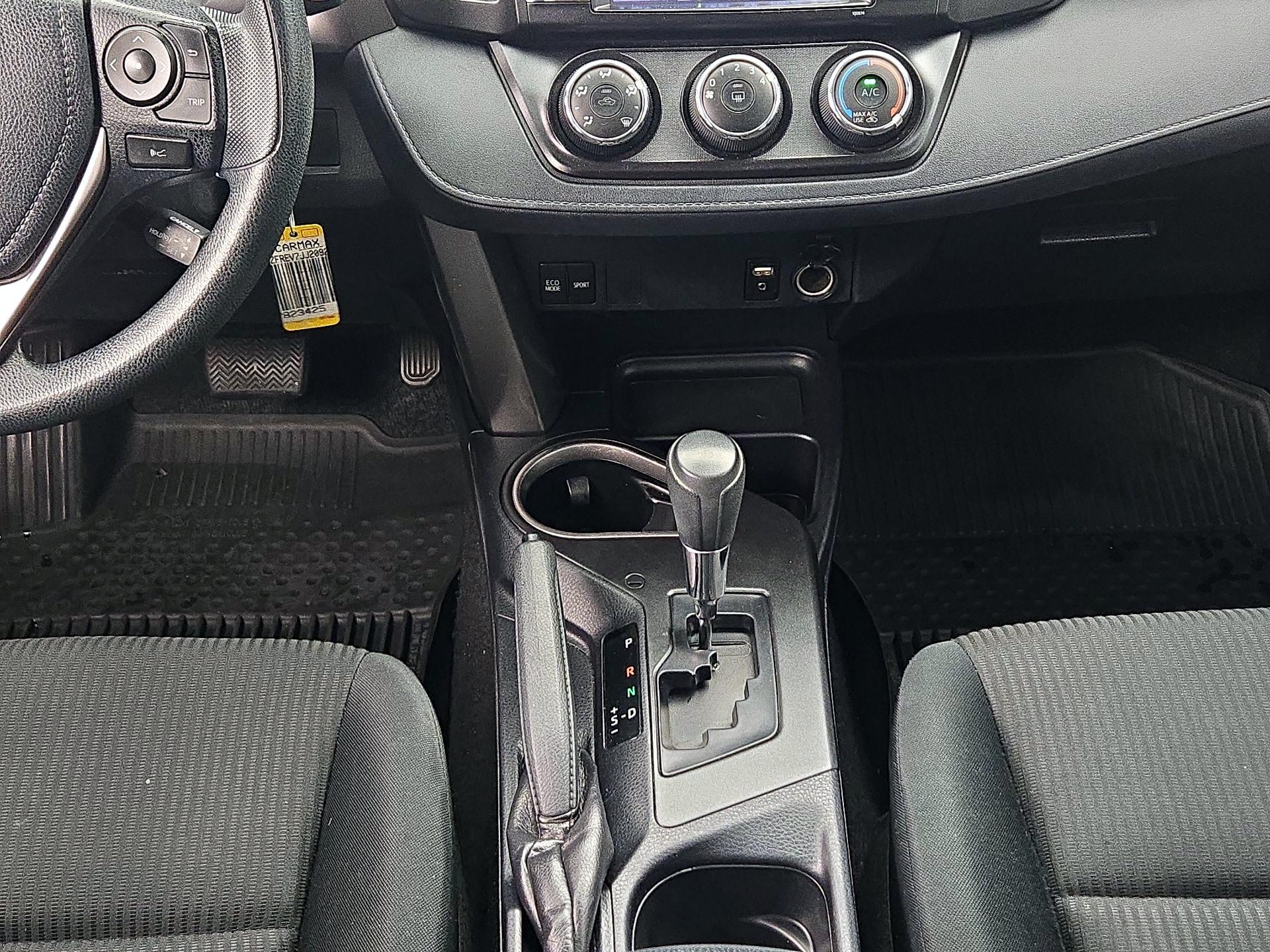 Thumbnail: 2018 Toyota RAV4 - 17