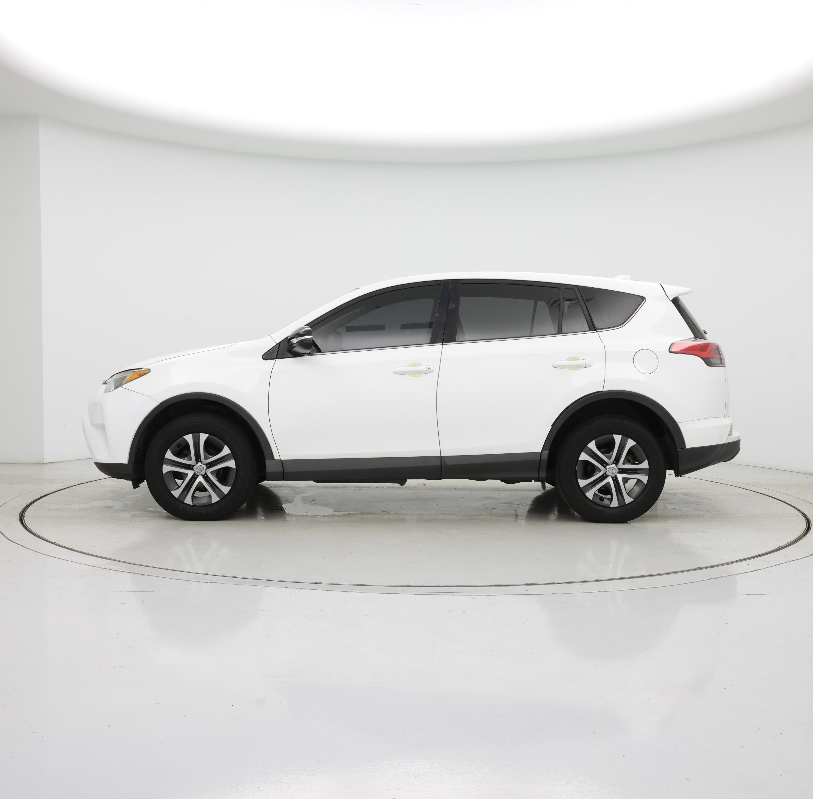 Thumbnail: 2018 Toyota RAV4 - 3