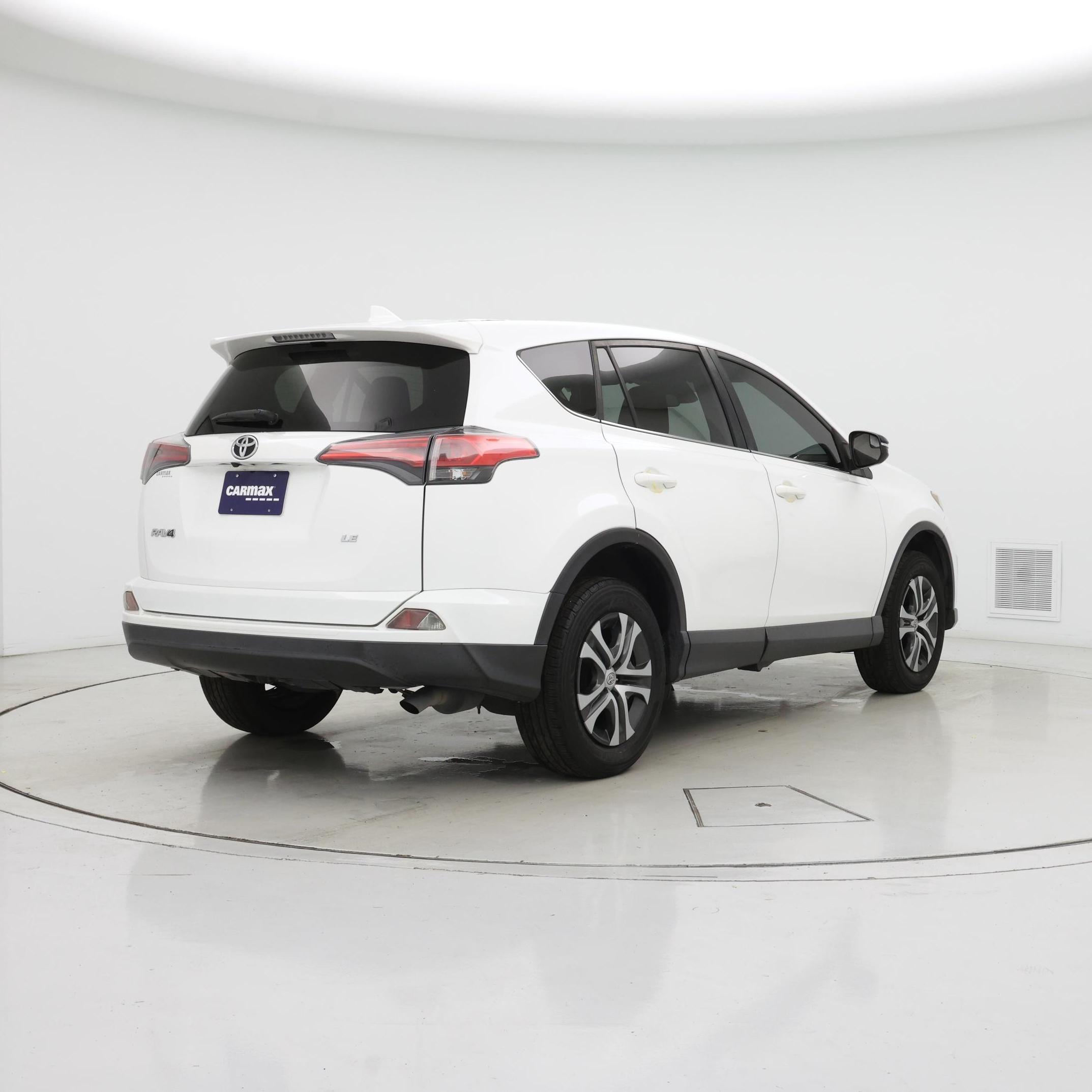 Thumbnail: 2018 Toyota RAV4 - 8