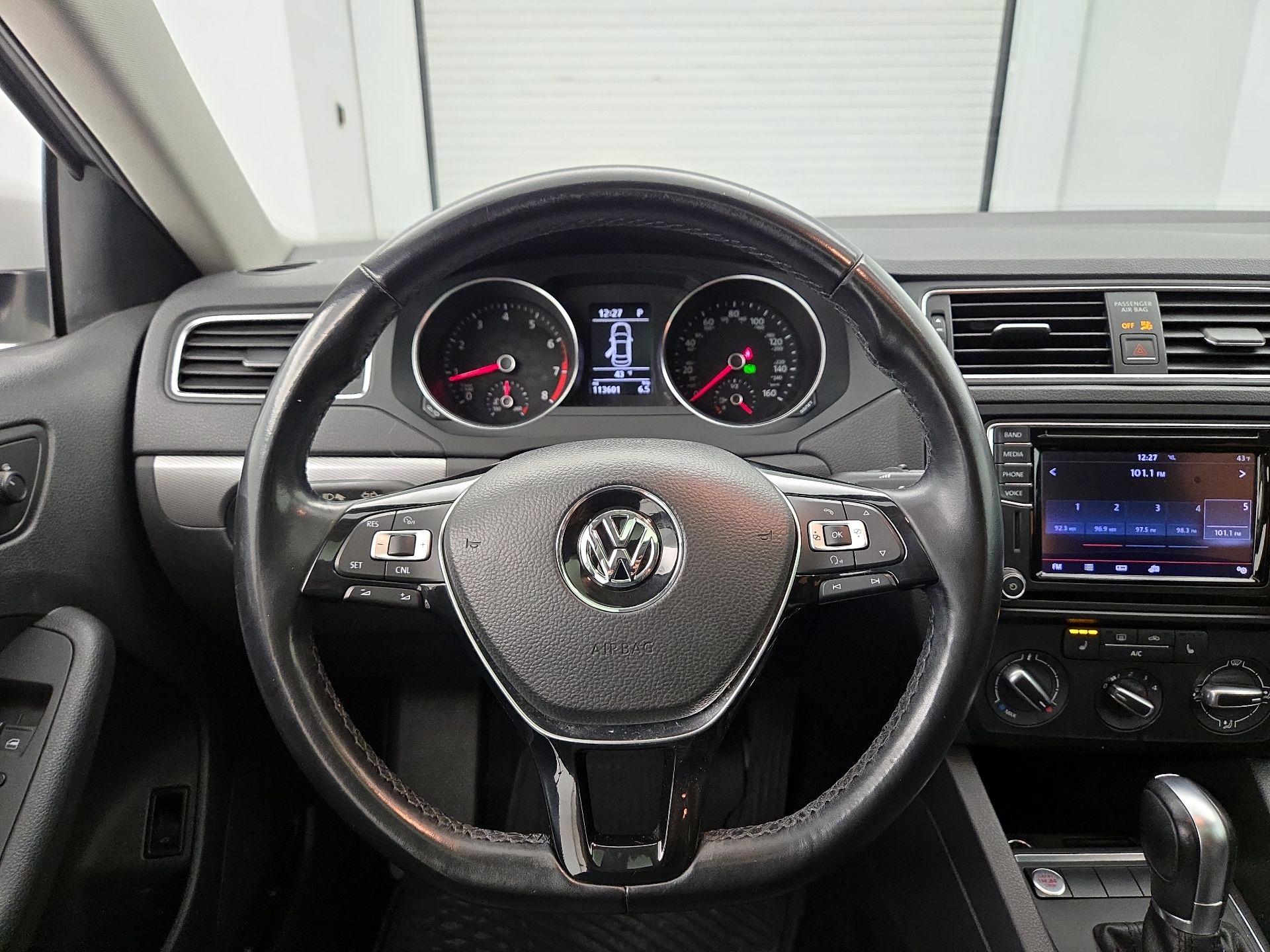 Thumbnail: 2017 Volkswagen Jetta - 10
