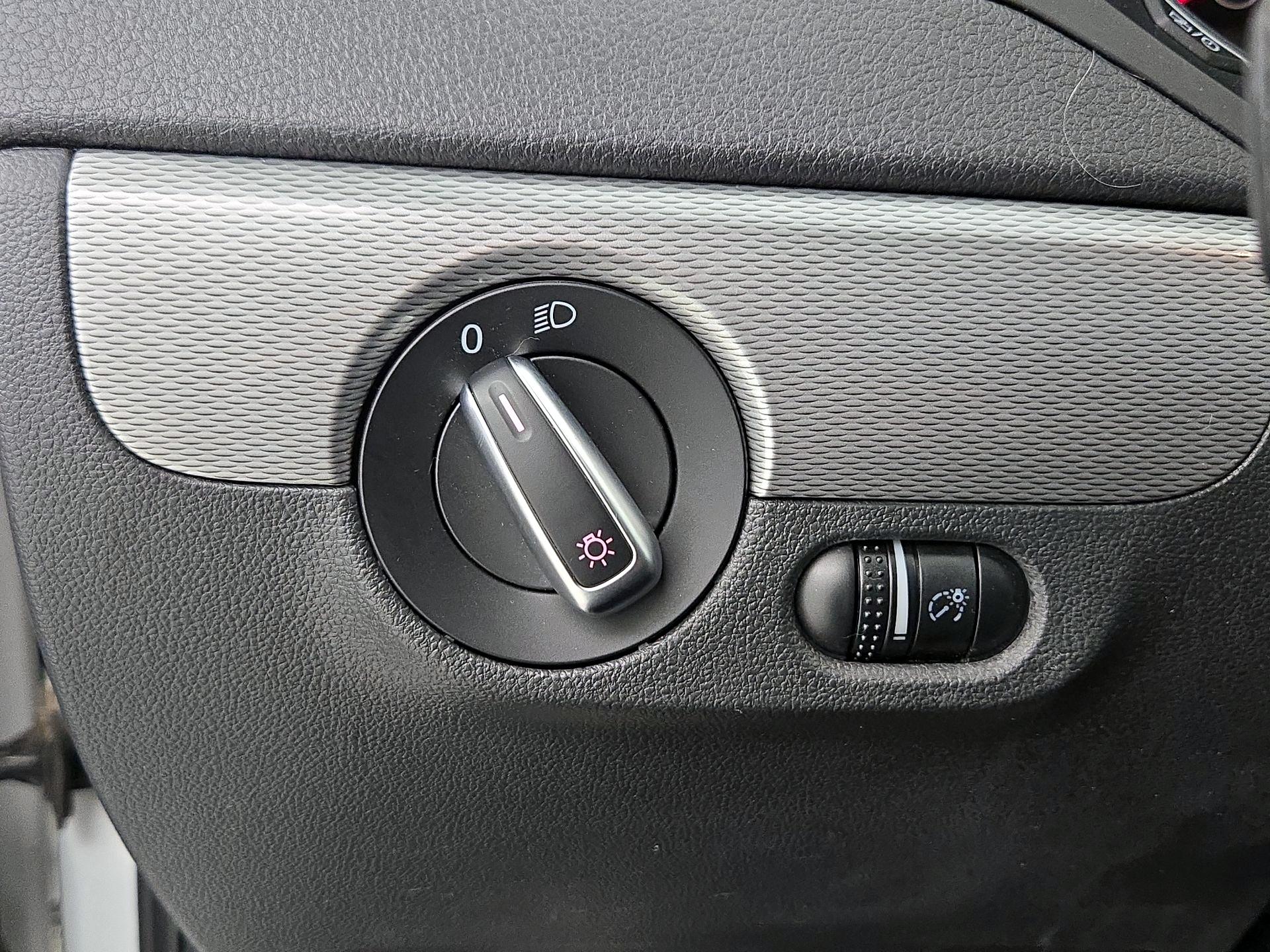 Thumbnail: 2017 Volkswagen Jetta - 13