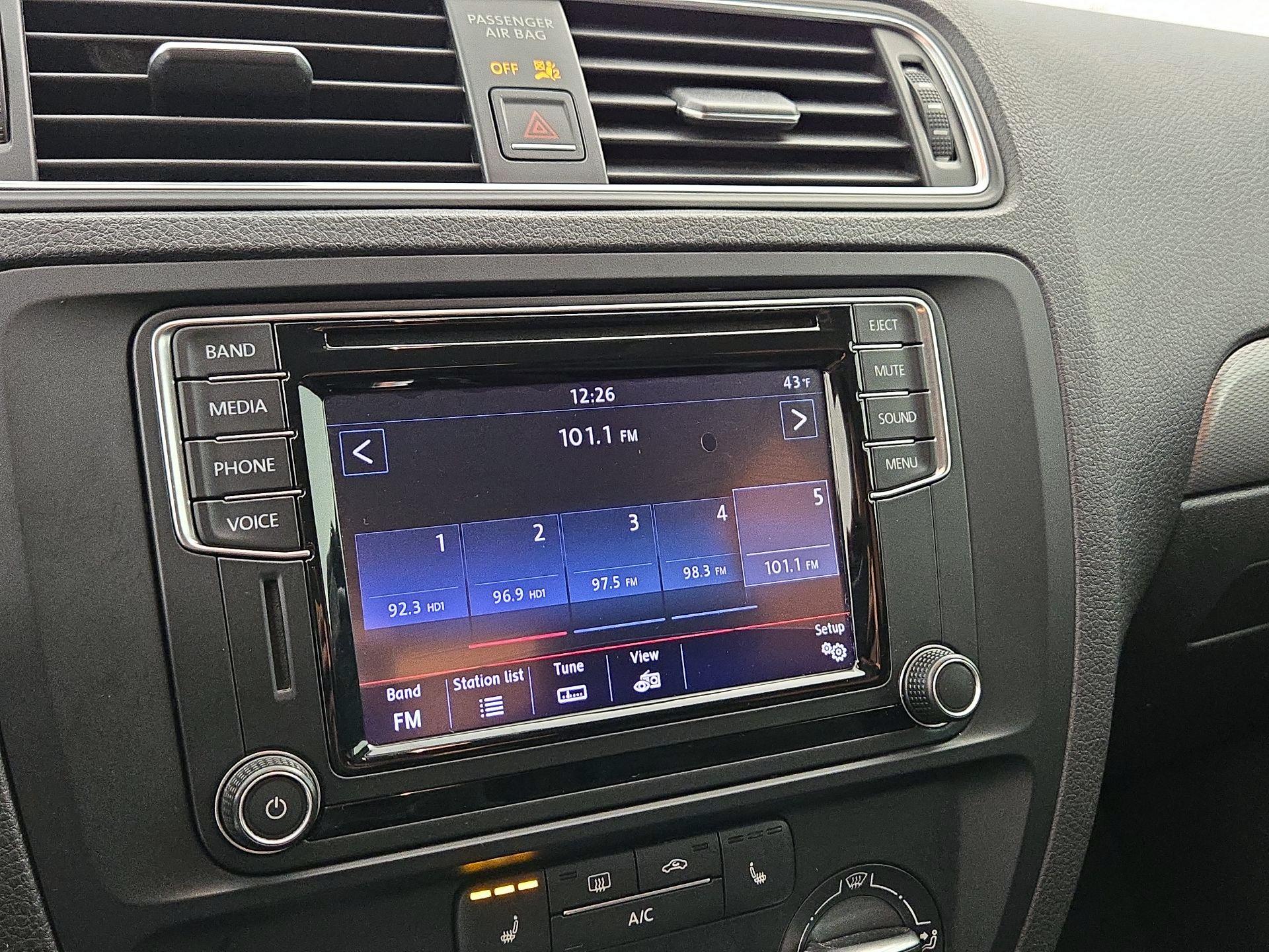 Thumbnail: 2017 Volkswagen Jetta - 15