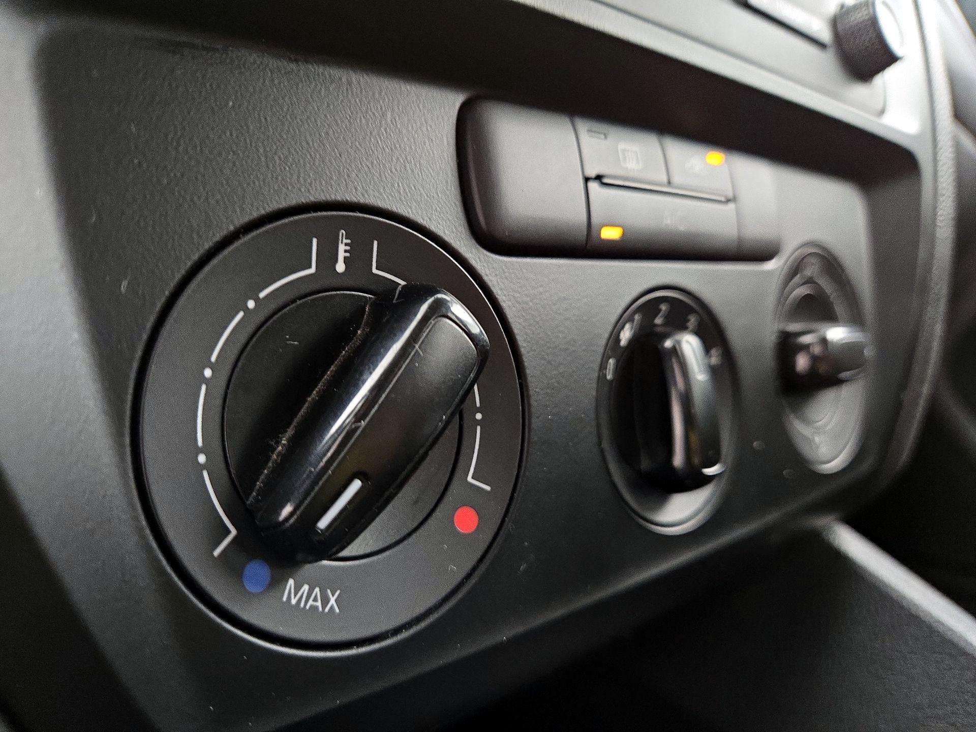 Thumbnail: 2015 Volkswagen Jetta - 15