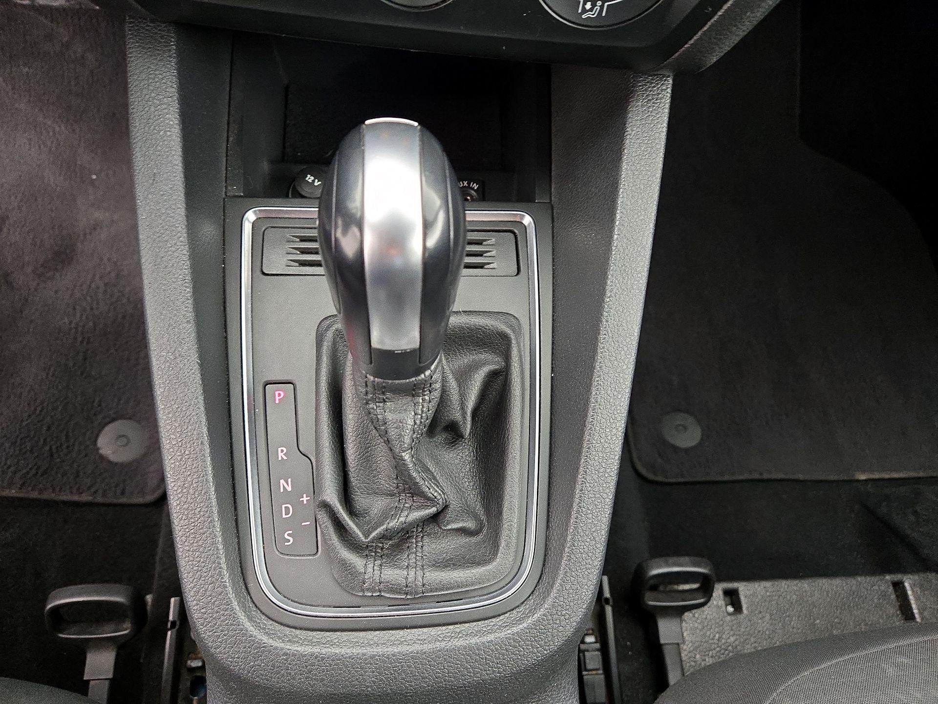 Thumbnail: 2015 Volkswagen Jetta - 16