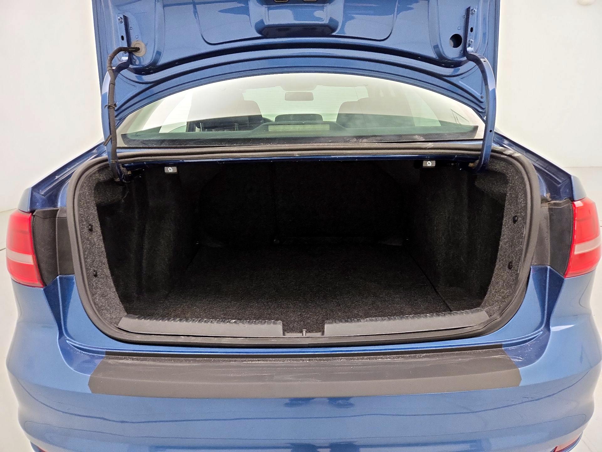 Thumbnail: 2015 Volkswagen Jetta - 19