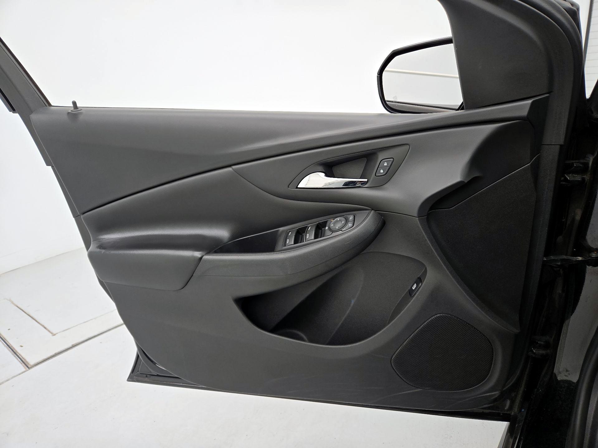 Thumbnail: 2018 Chevrolet Volt - 12