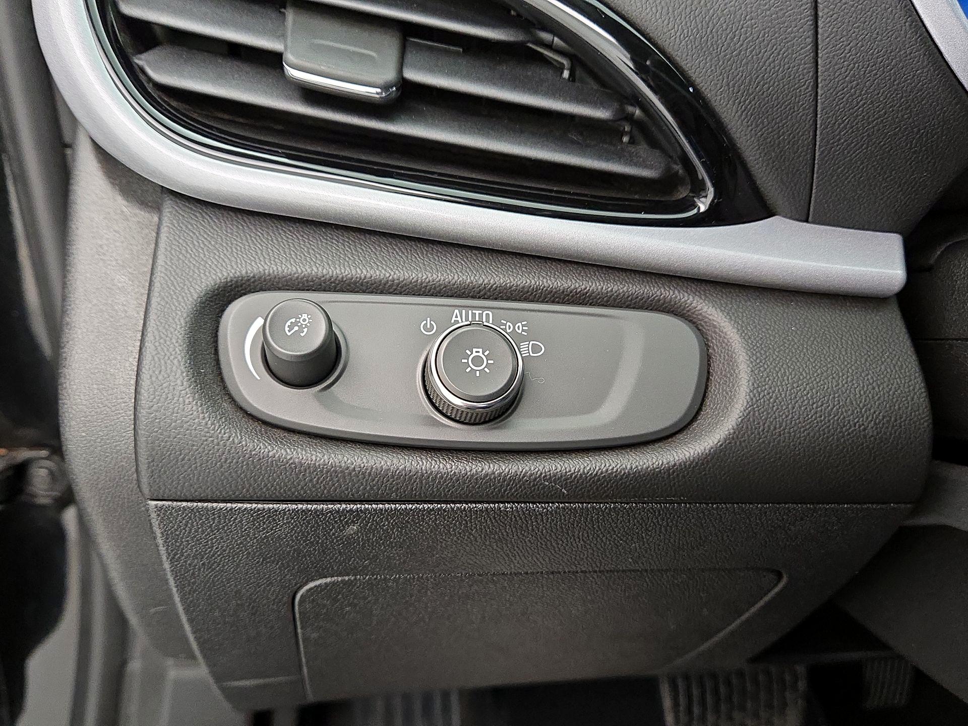 Thumbnail: 2018 Chevrolet Volt - 13