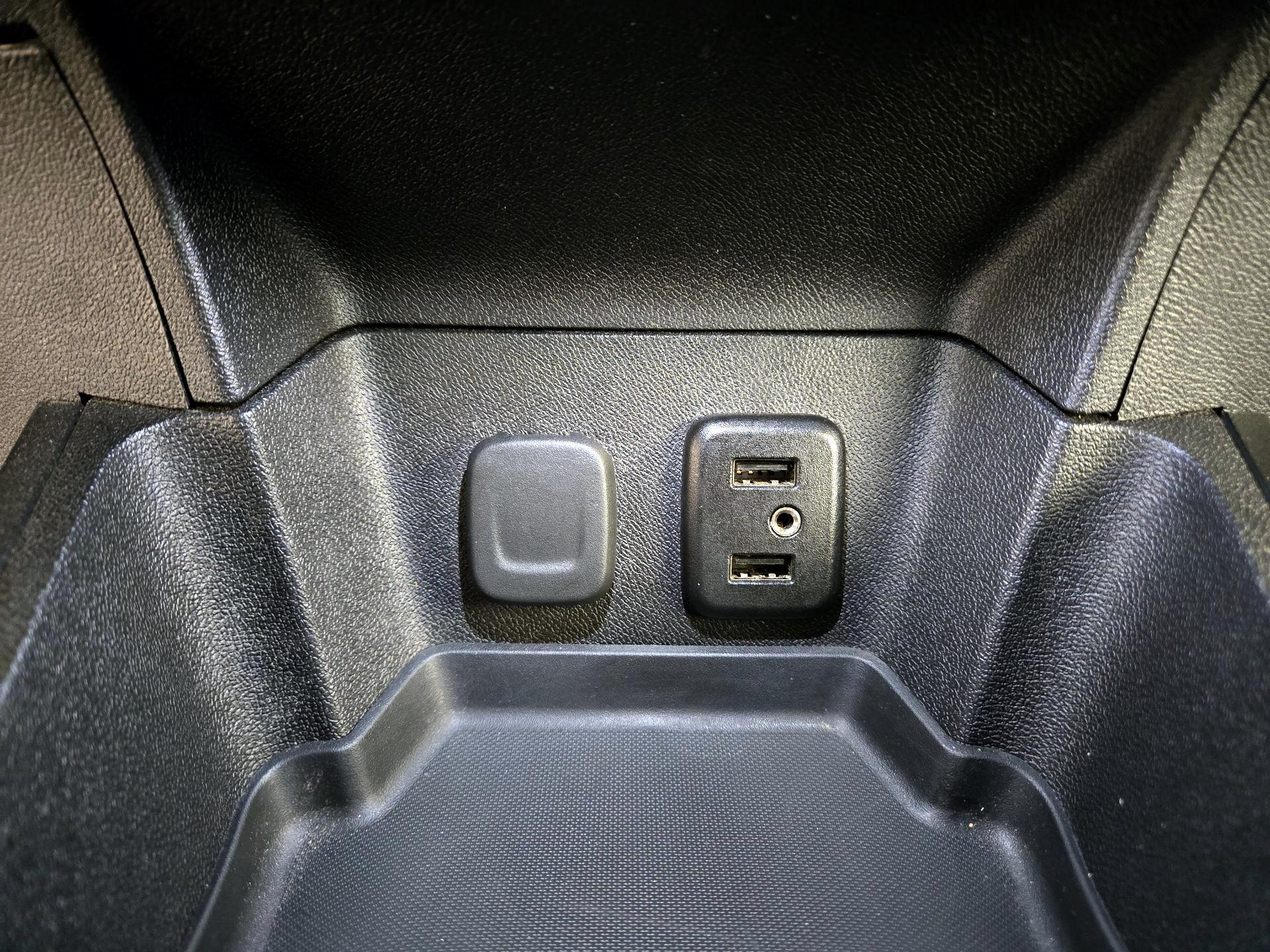 Thumbnail: 2018 Chevrolet Volt - 18